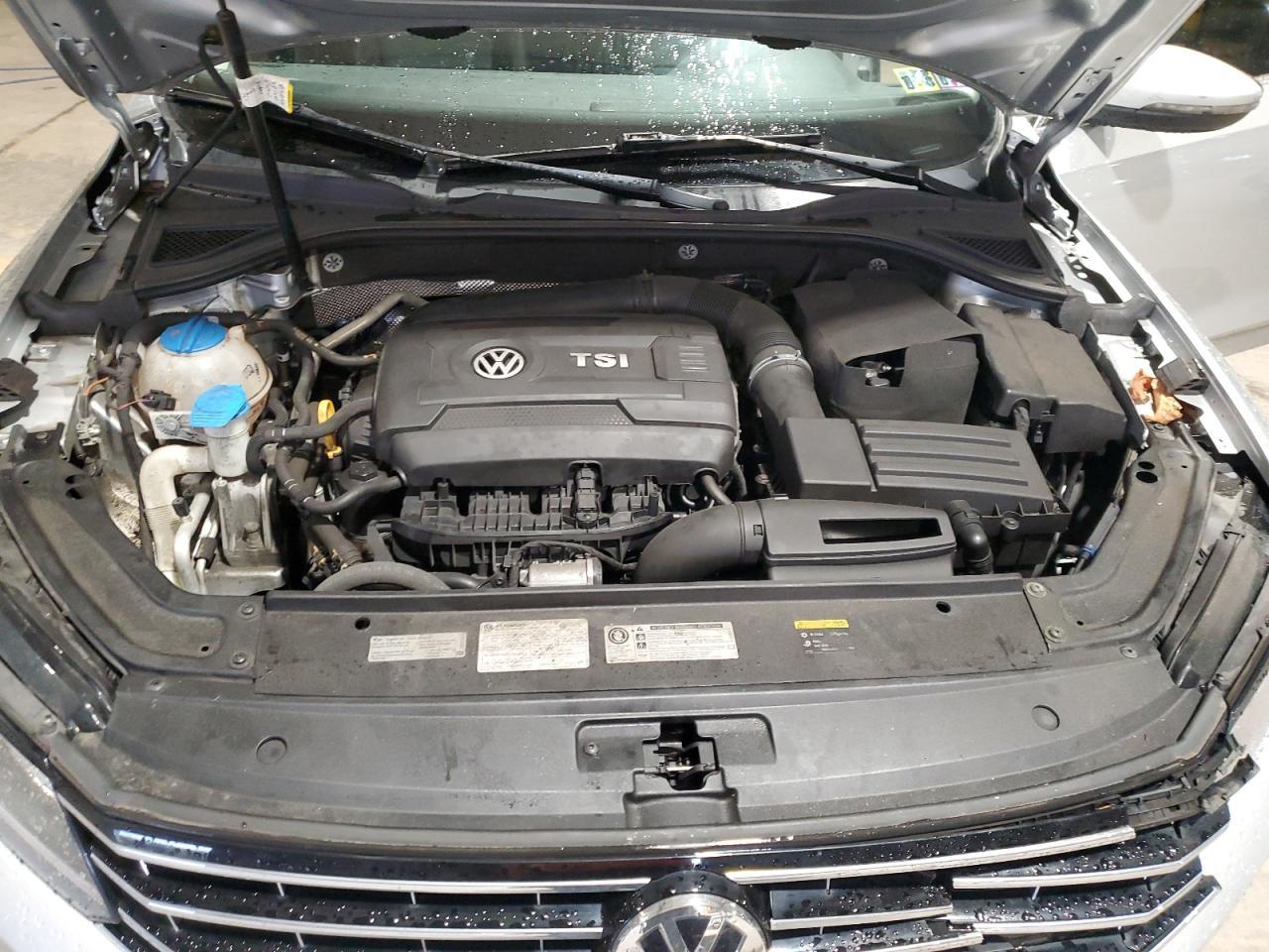 2017 VOLKSWAGEN Passat