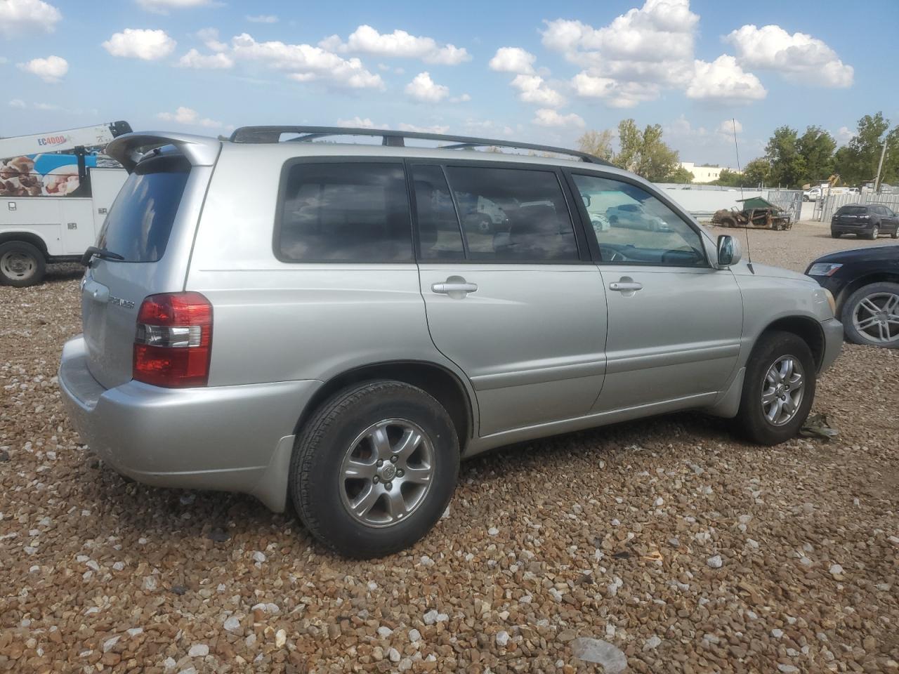 2005 TOYOTA HIGHLANDER