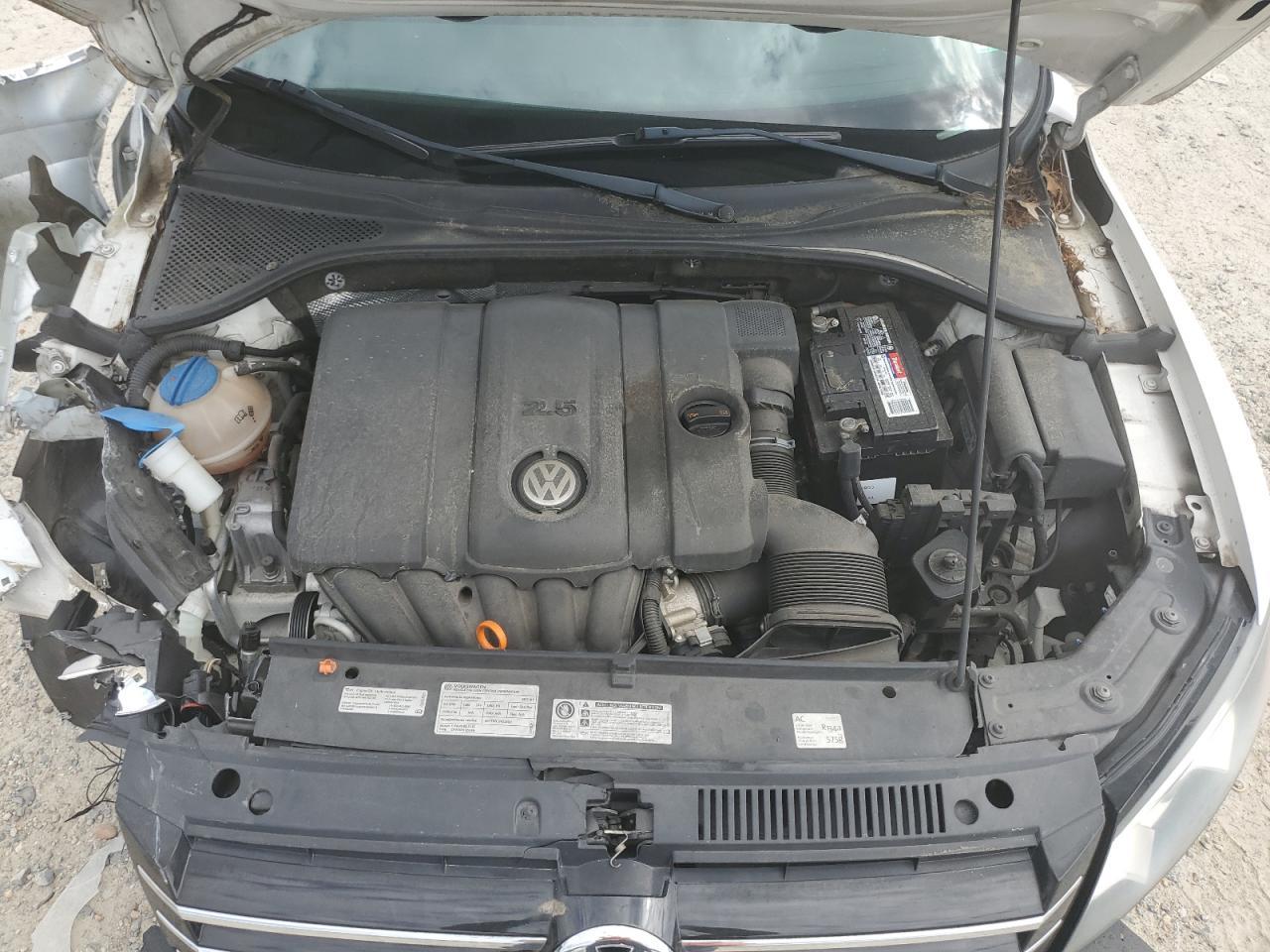 2012 VOLKSWAGEN Passat