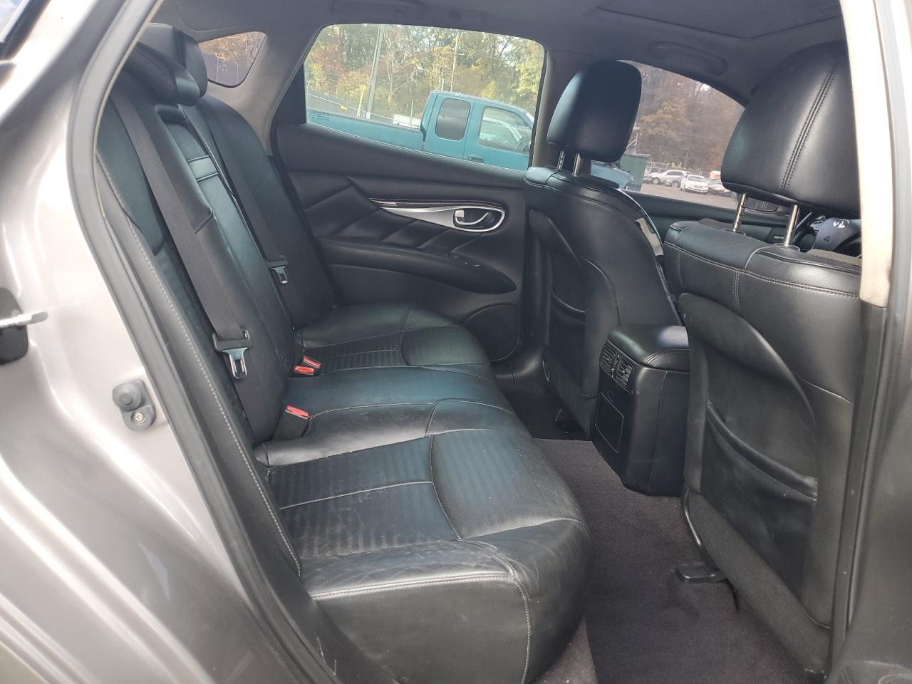 2012 INFINITI M37