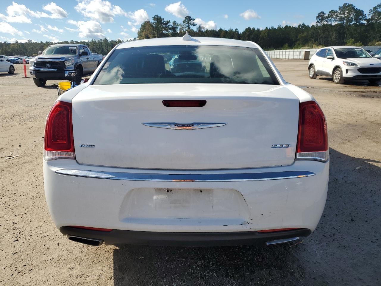 2017 CHRYSLER 300