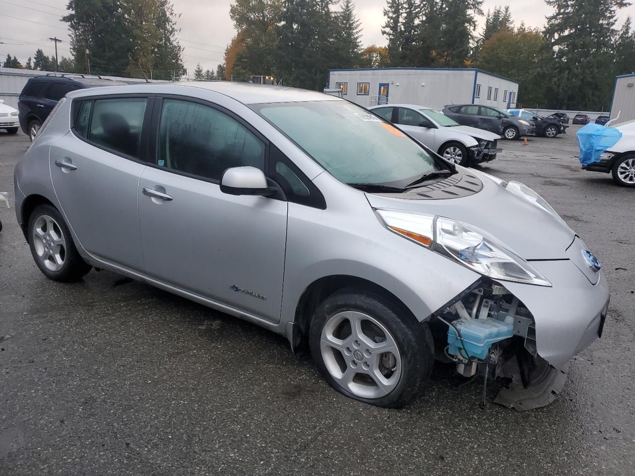 2015 NISSAN LEAF