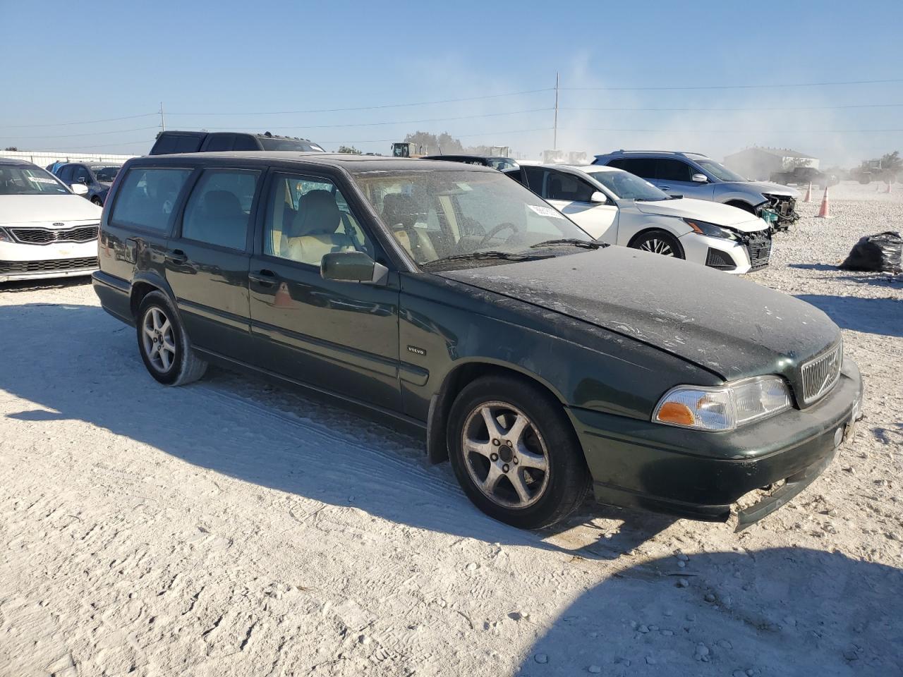 1998 VOLVO V70