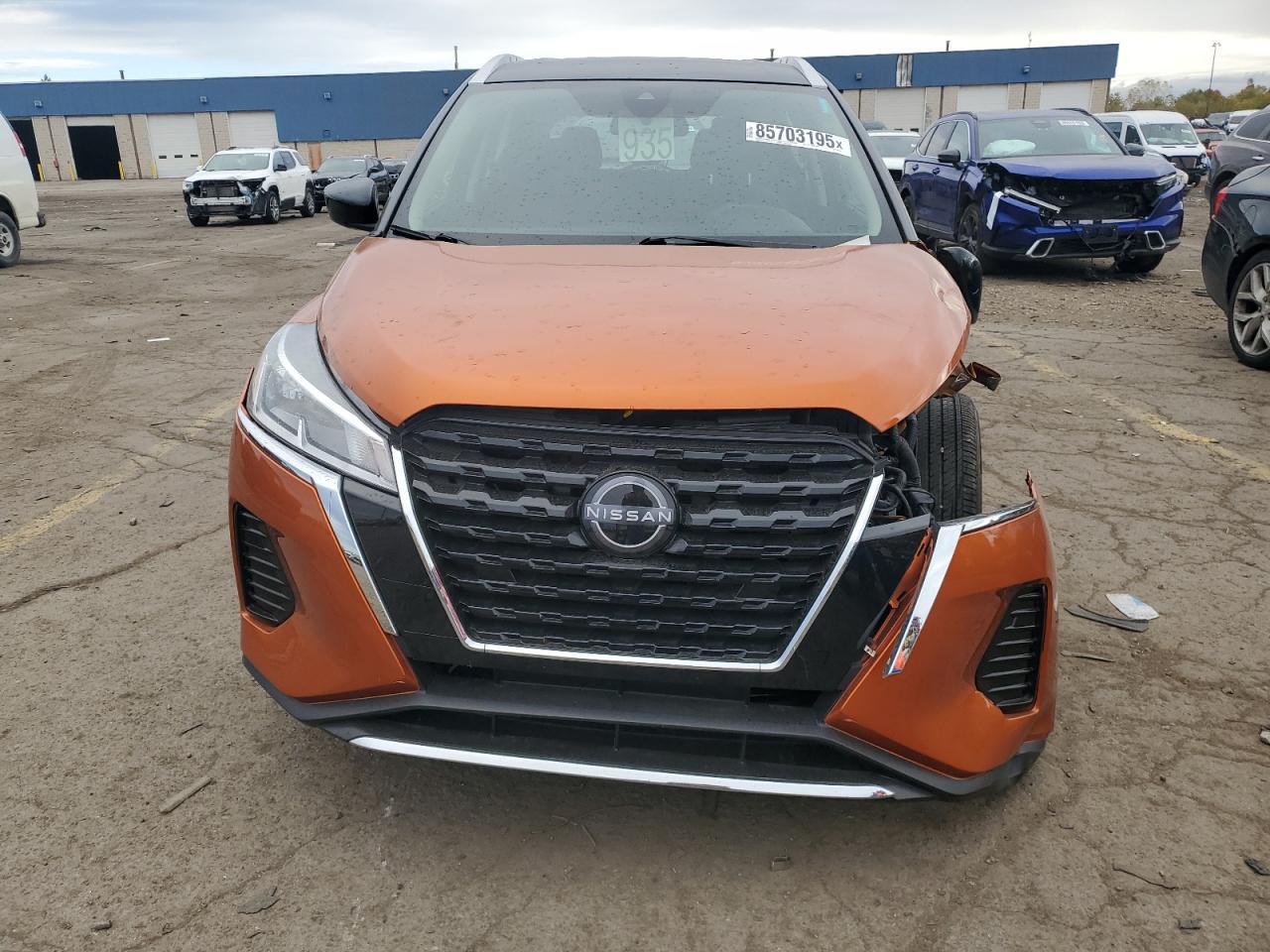 2023 NISSAN KICKS