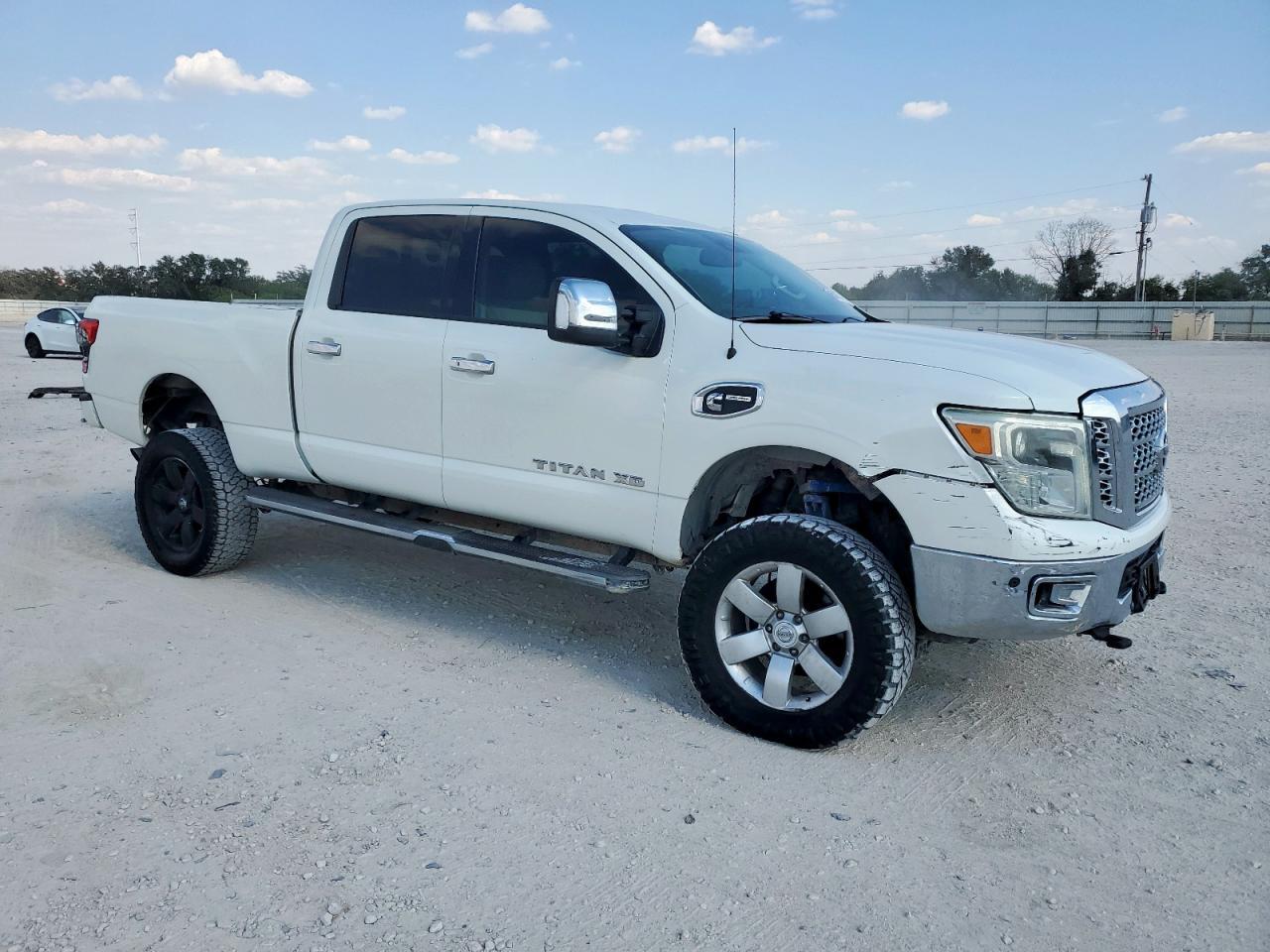 2017 NISSAN Titan