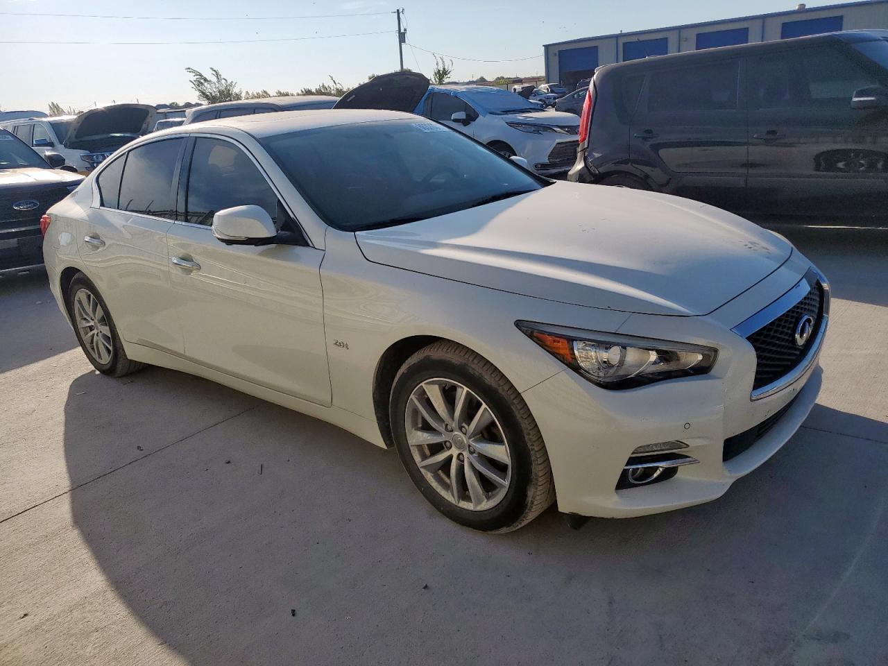 2016 INFINITI Q50
