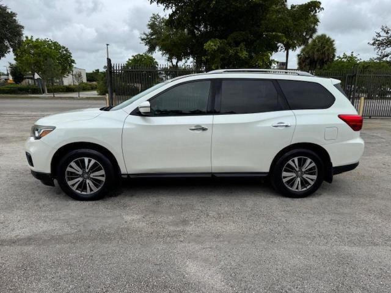 2017 NISSAN PATHFINDER
