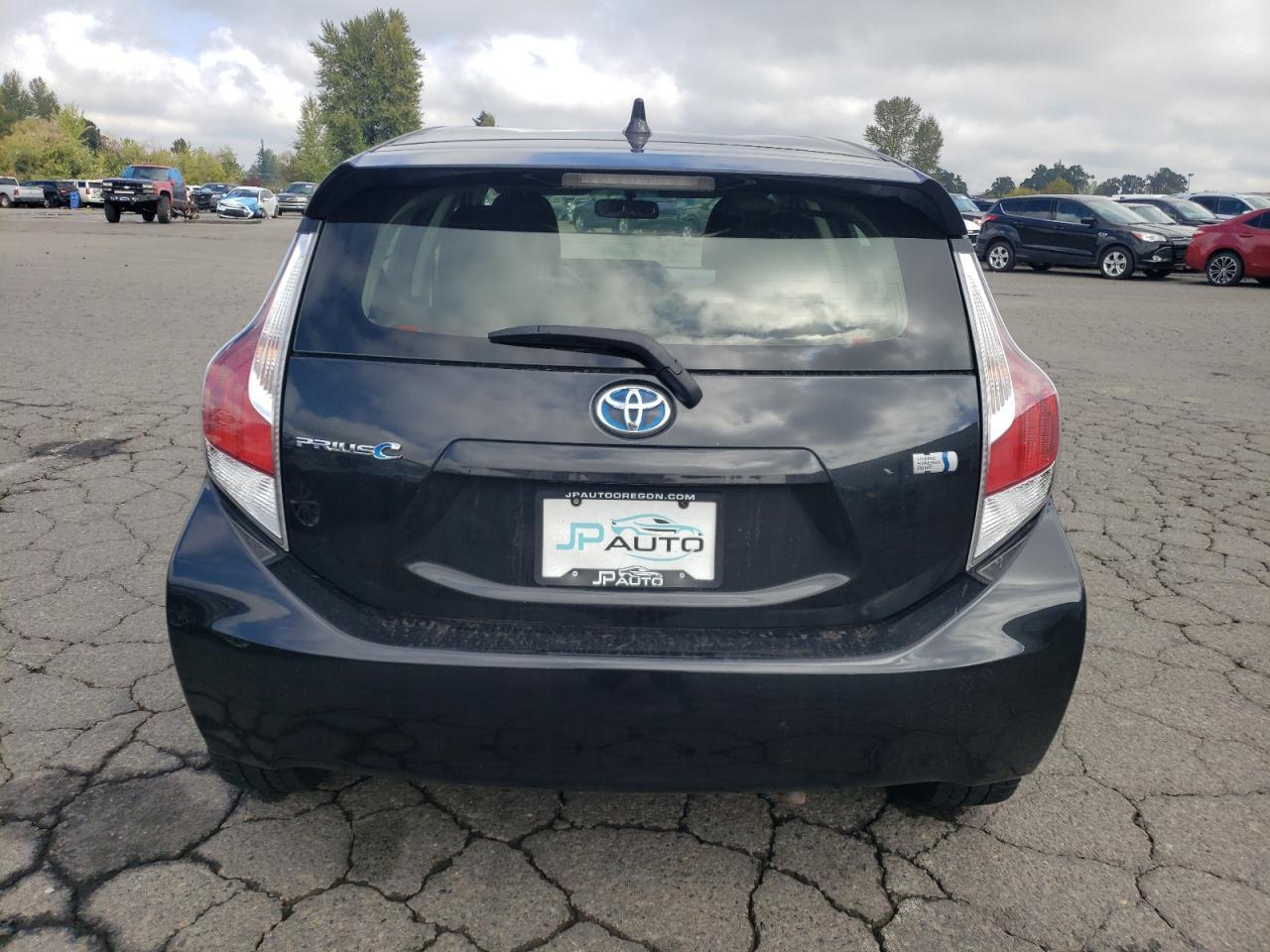 2016 TOYOTA Prius c