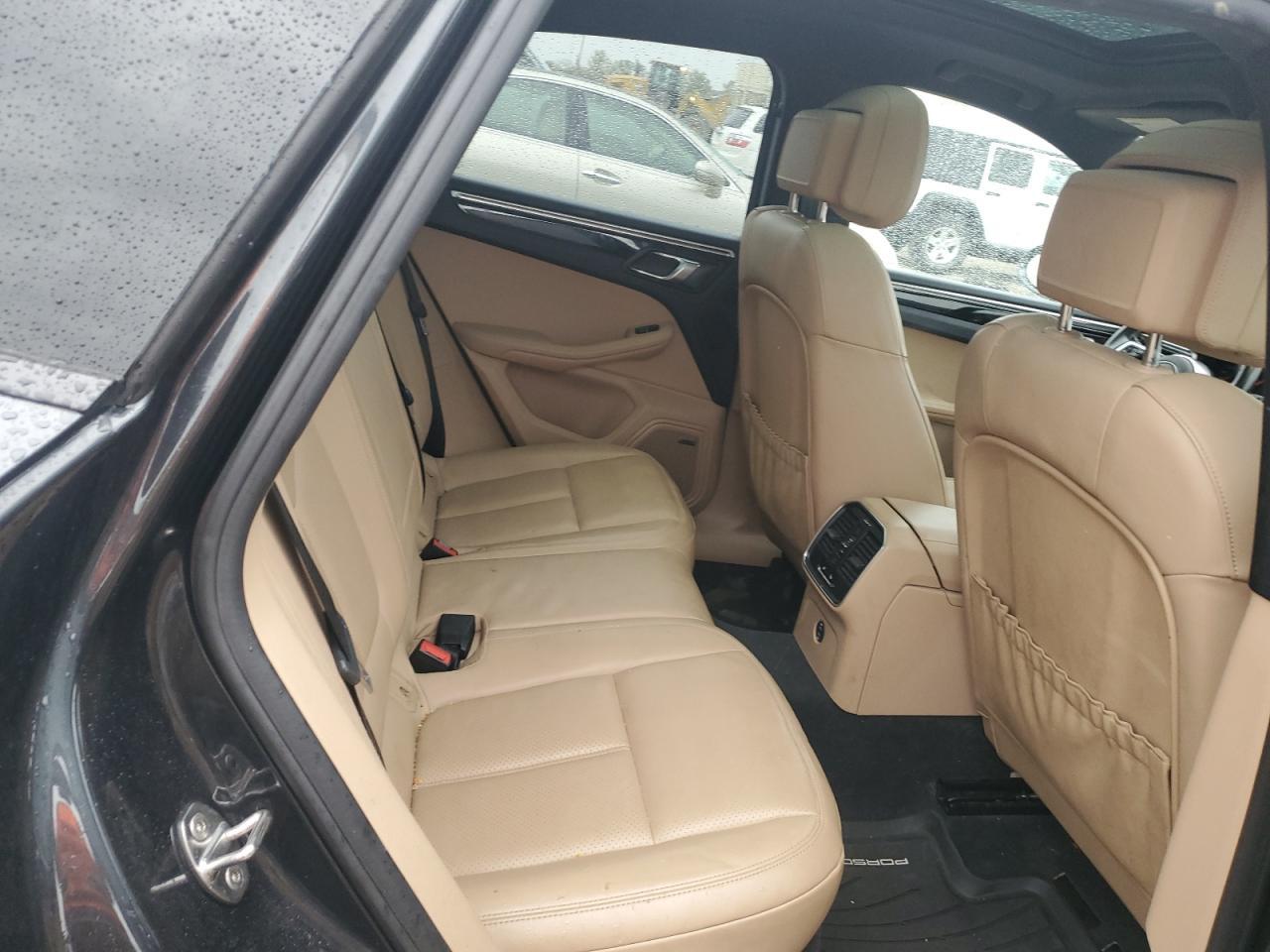 2020 PORSCHE Macan