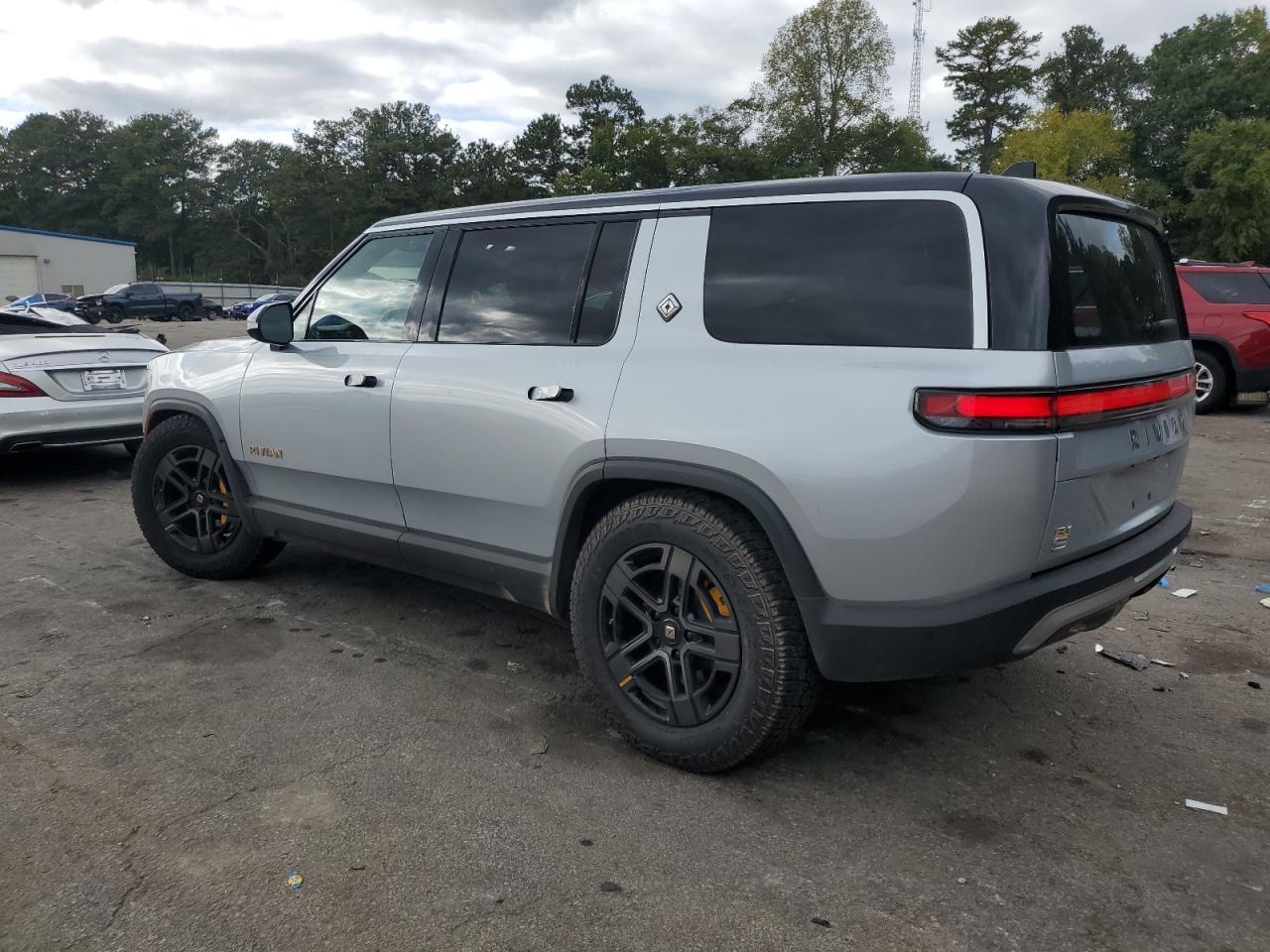 2023 RIVIAN R1s