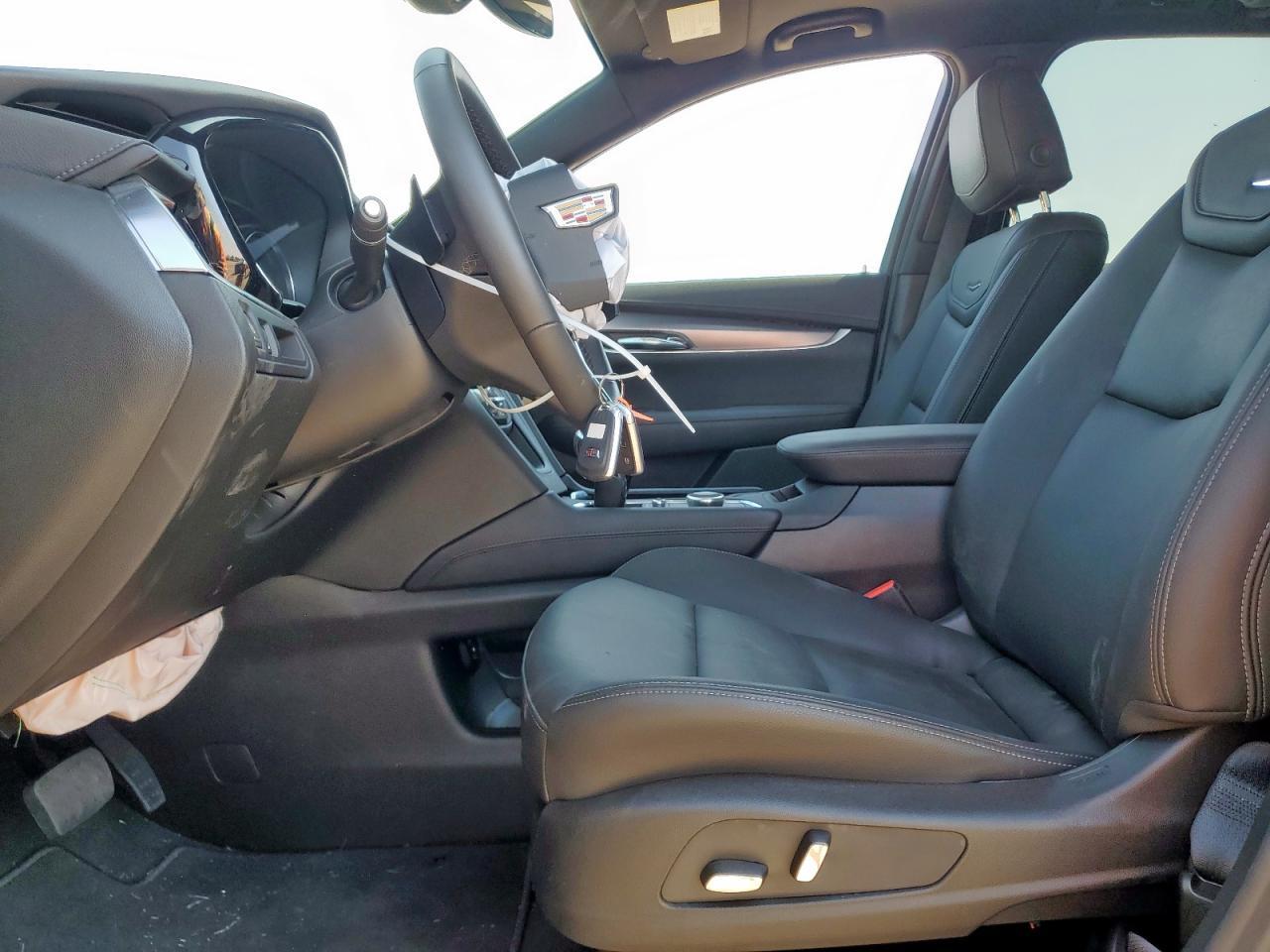 2025 CADILLAC XT6