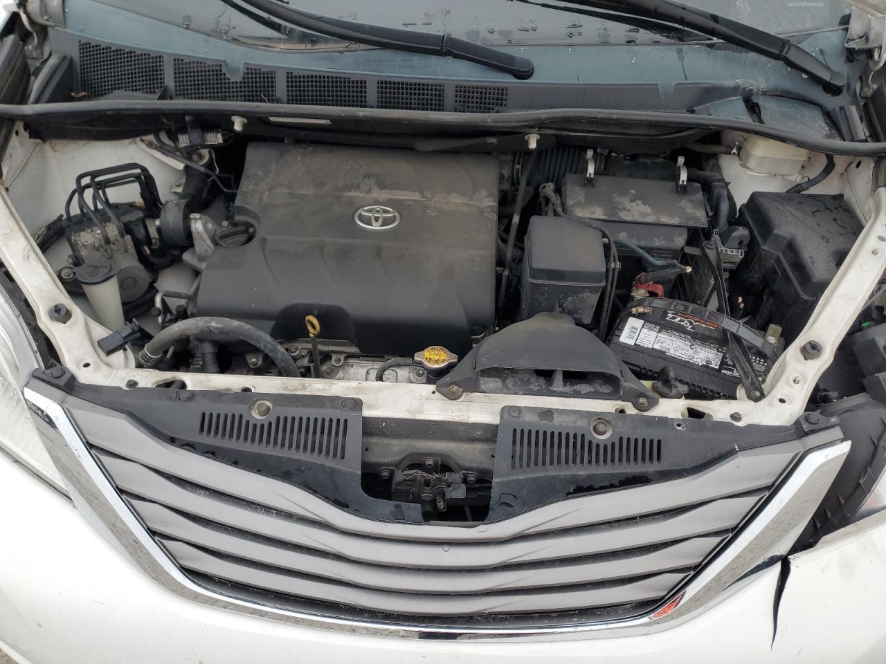 2014 TOYOTA SIENNA