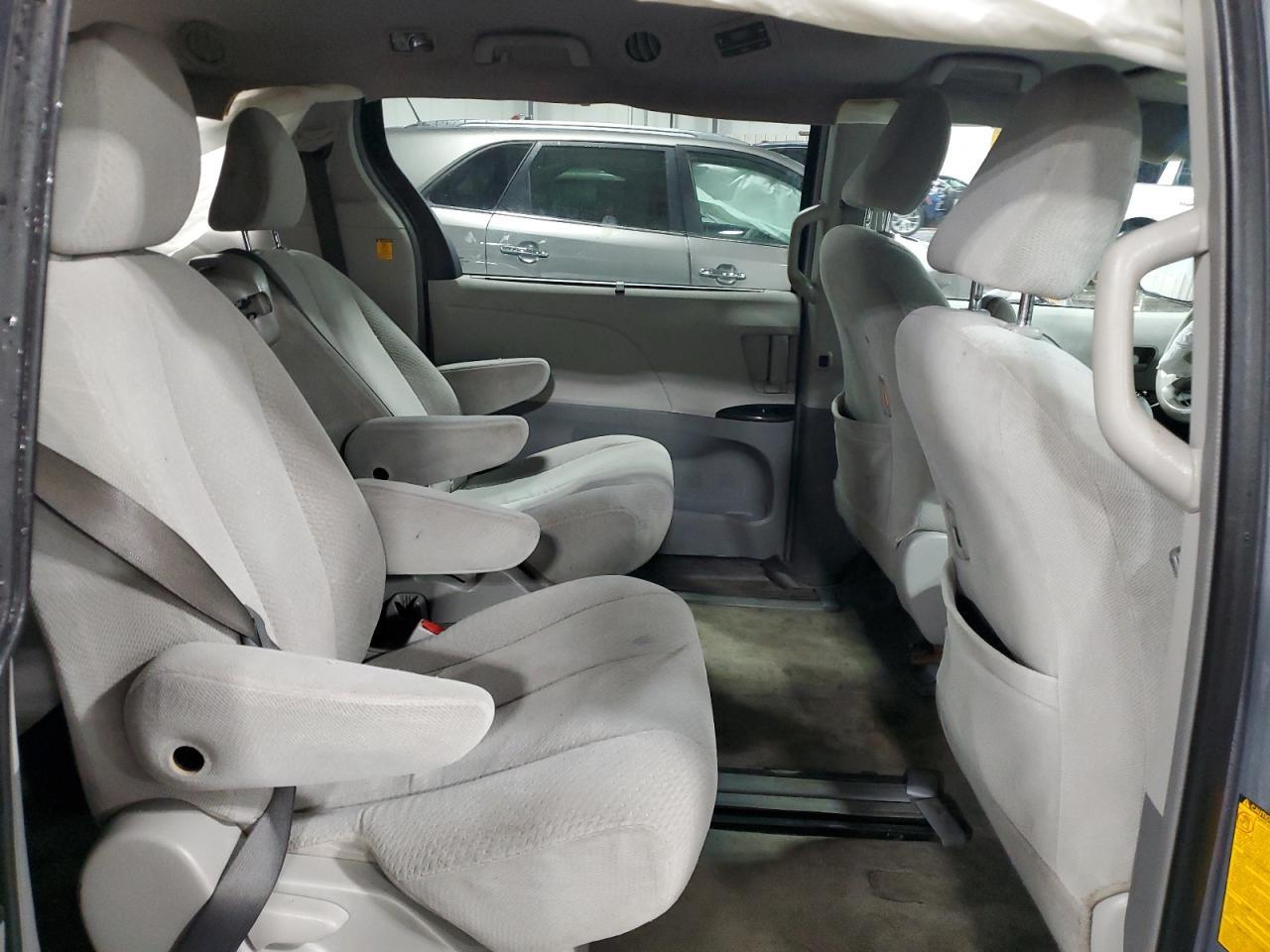 2013 TOYOTA SIENNA