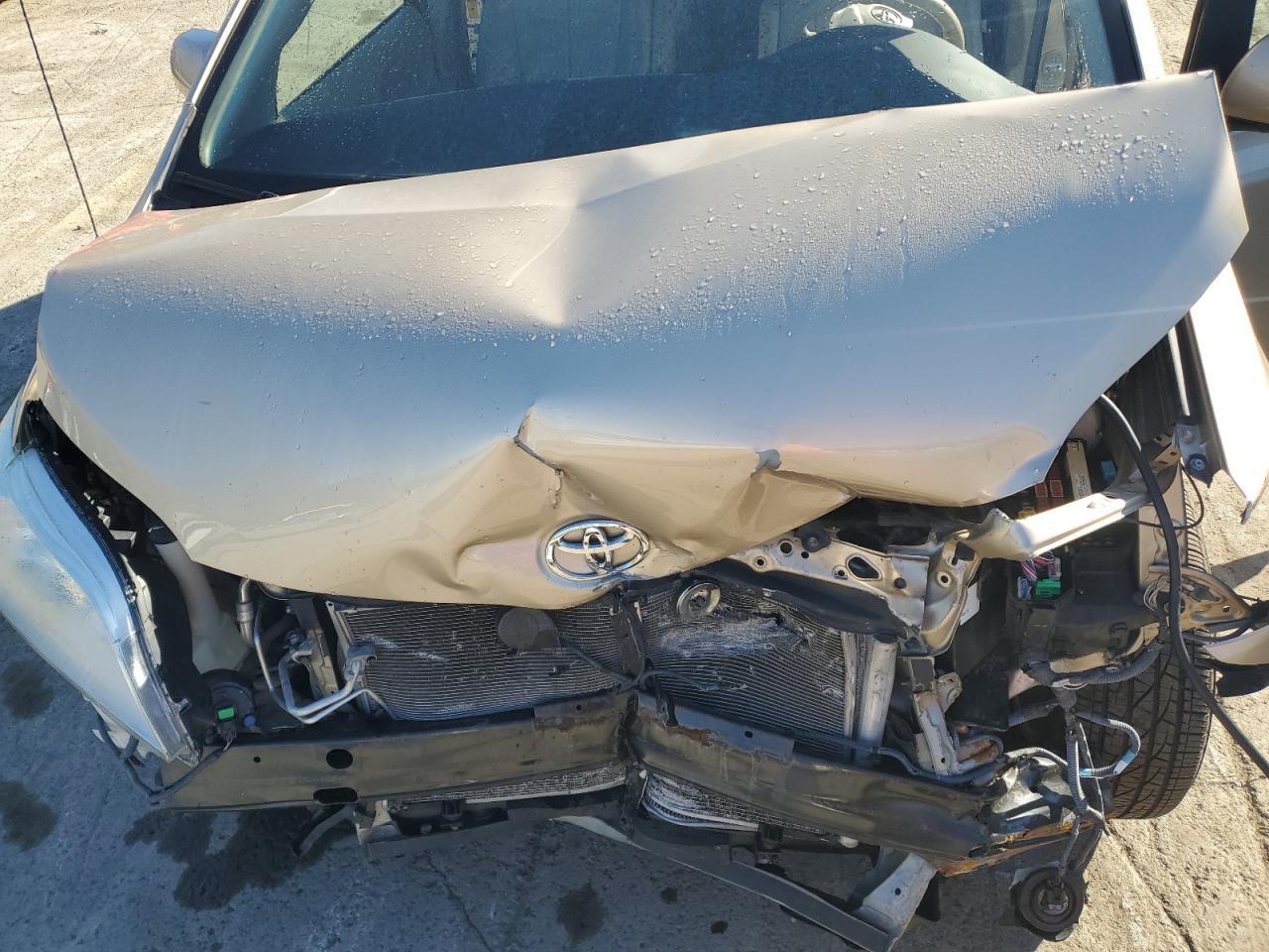 2014 TOYOTA SIENNA