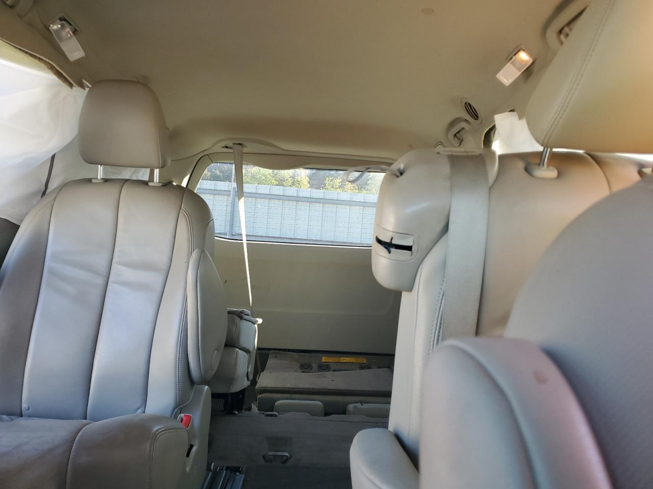 2014 TOYOTA SIENNA