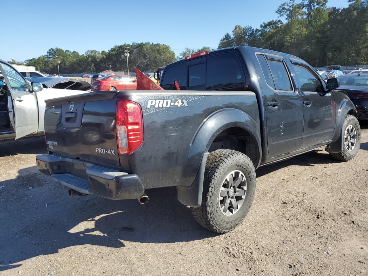 2017 NISSAN Frontier