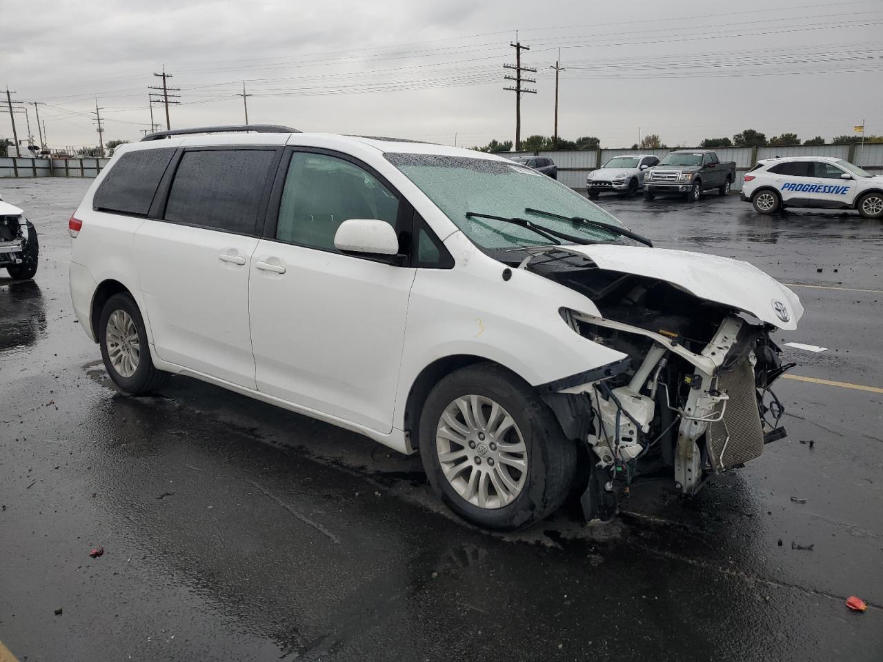 2014 TOYOTA SIENNA