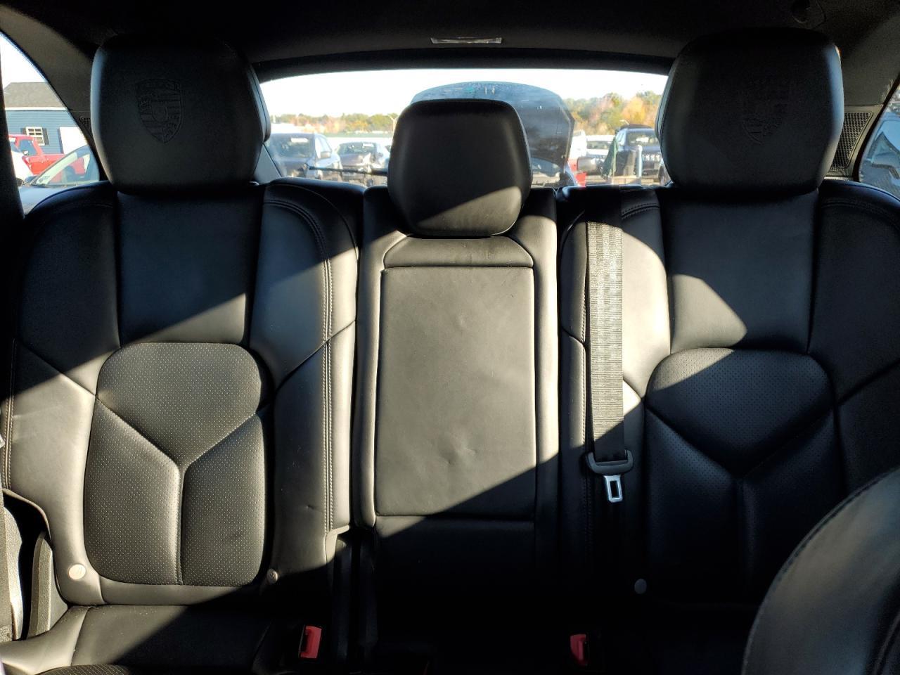 2016 PORSCHE CAYENNE