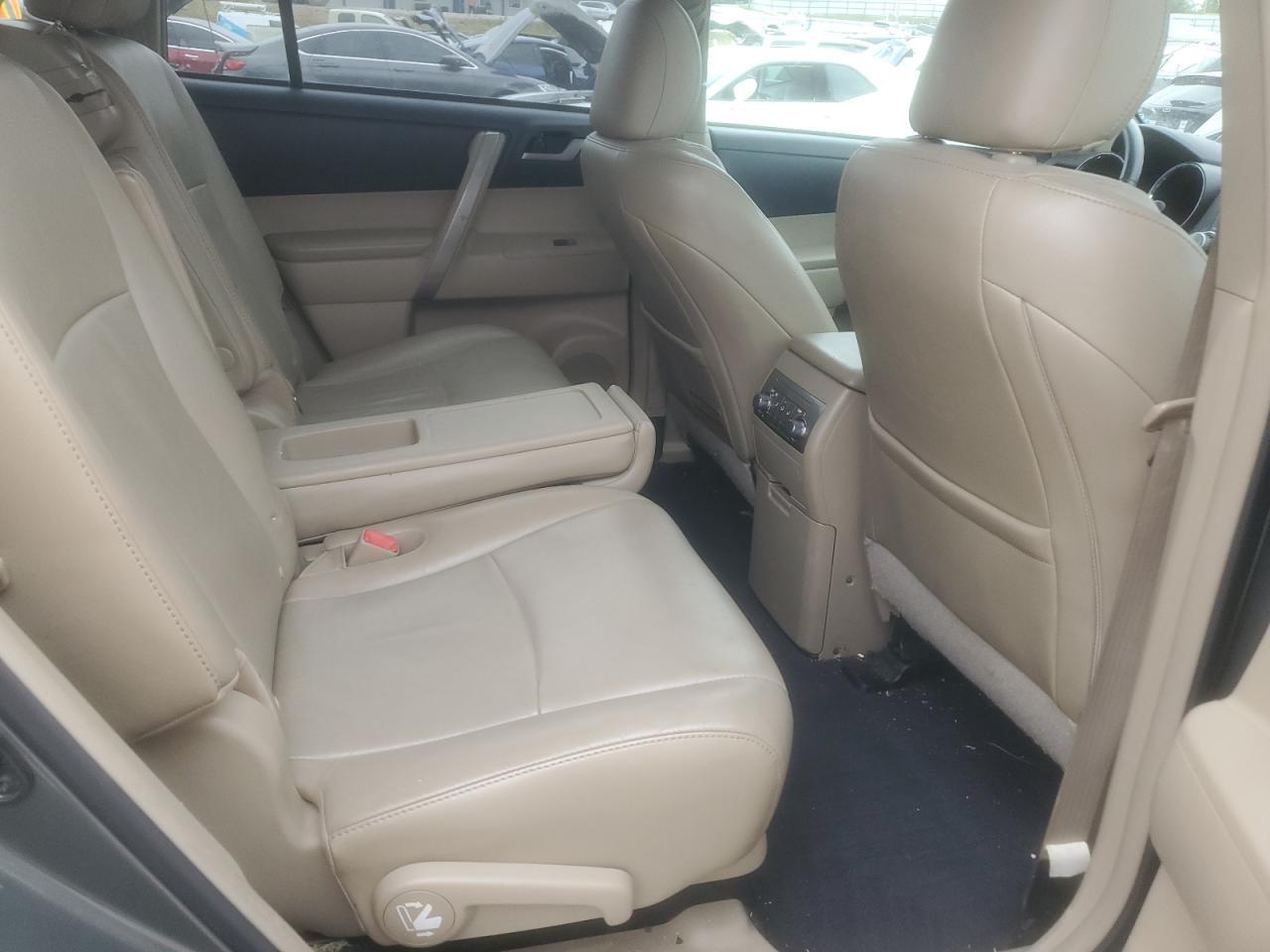 2011 TOYOTA HIGHLANDER