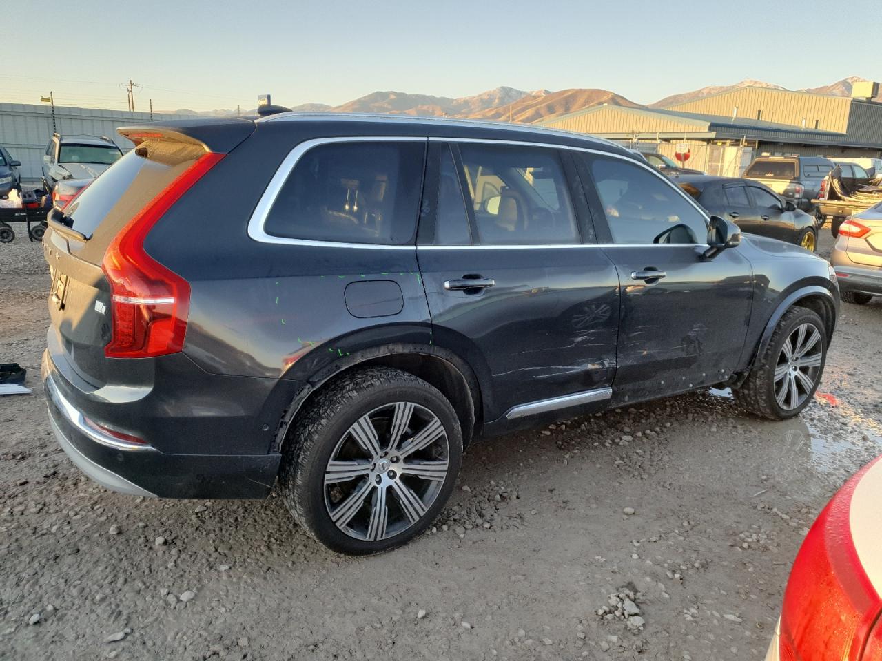 2022 VOLVO XC90