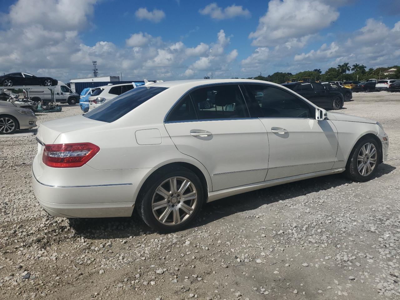 2013 MERCEDES-BENZ E-Class