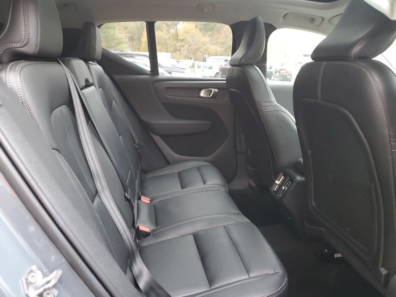 2021 VOLVO XC40