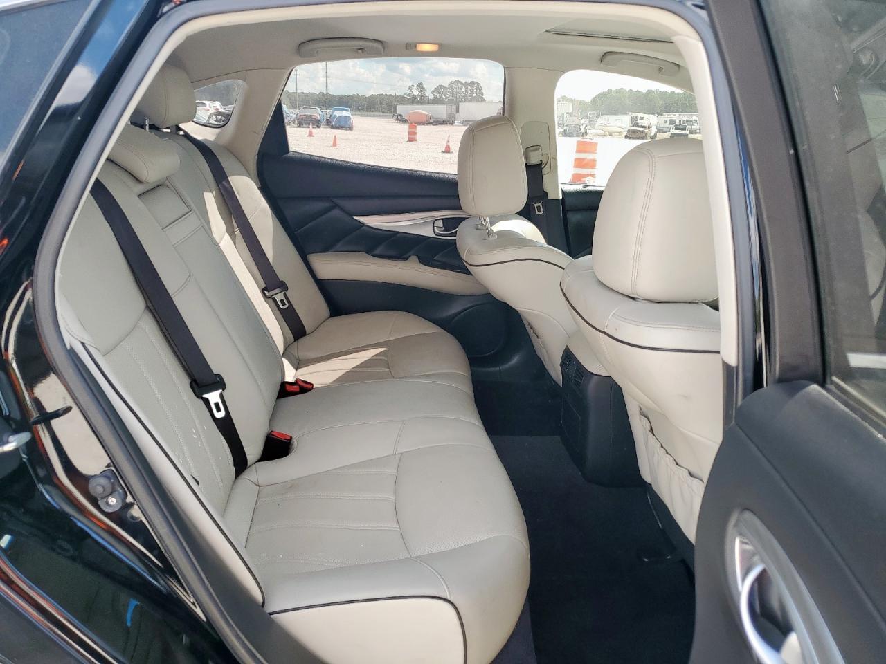 2016 INFINITI Q70
