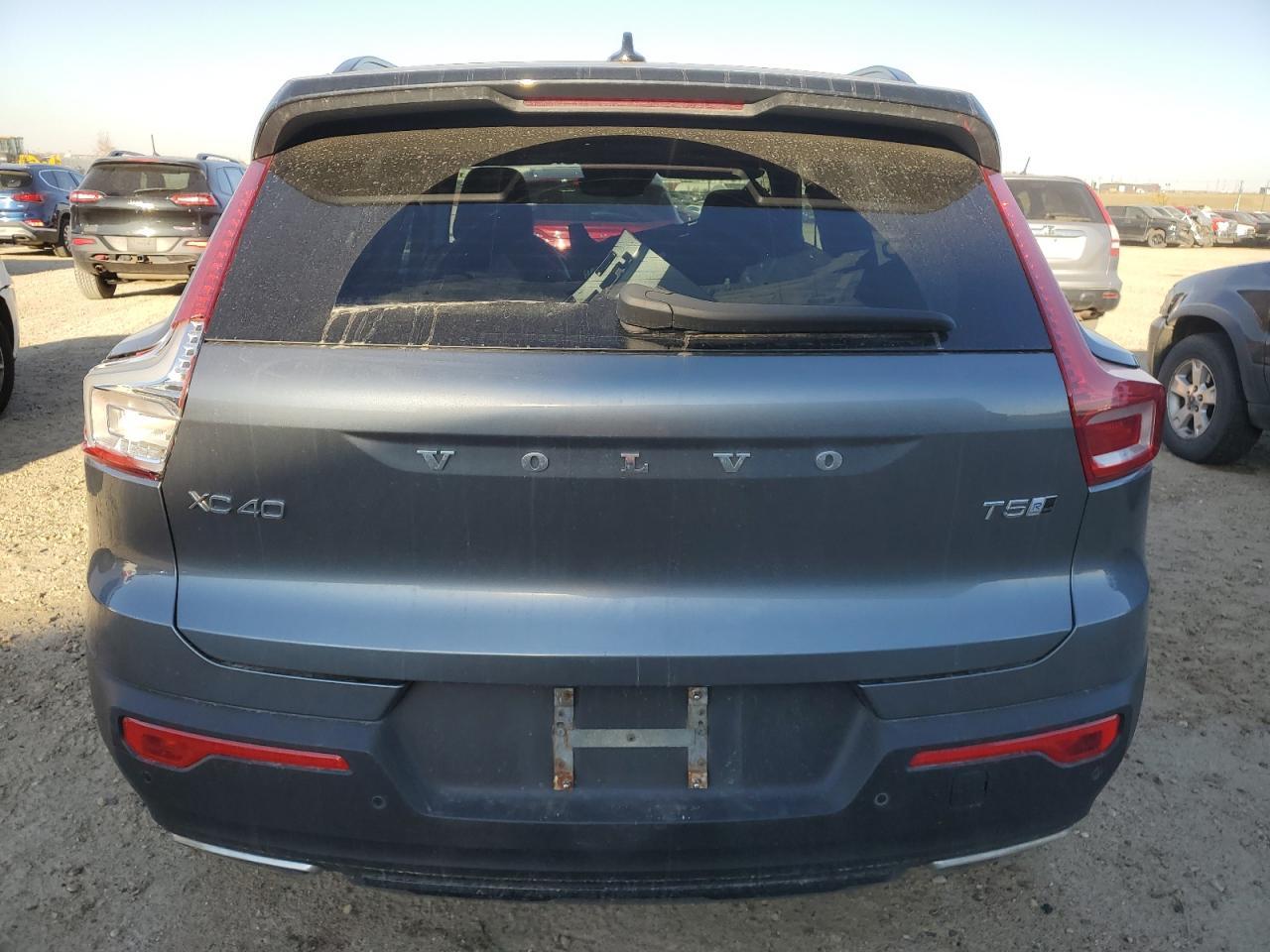 2019 VOLVO XC40