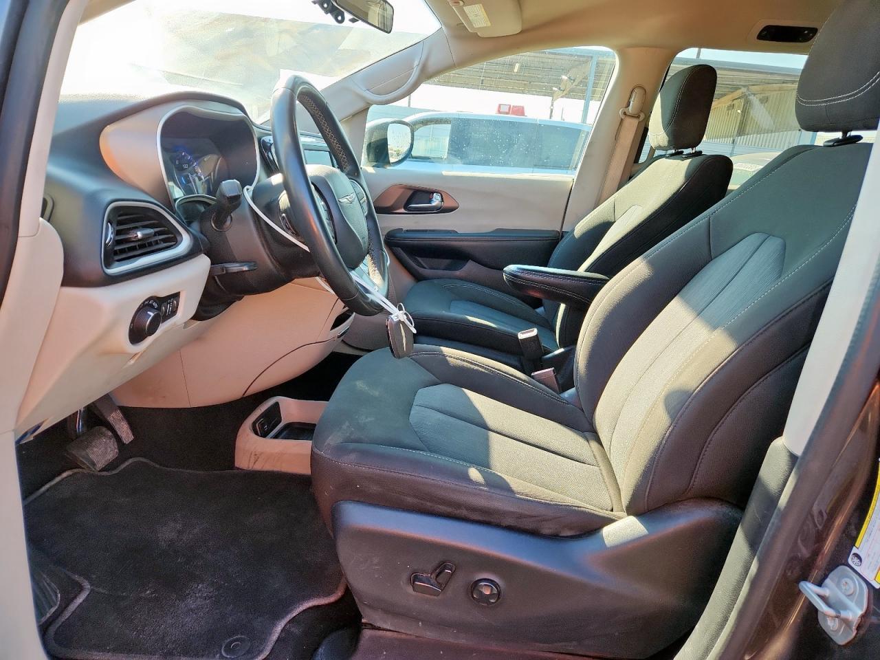 2022 CHRYSLER Voyager