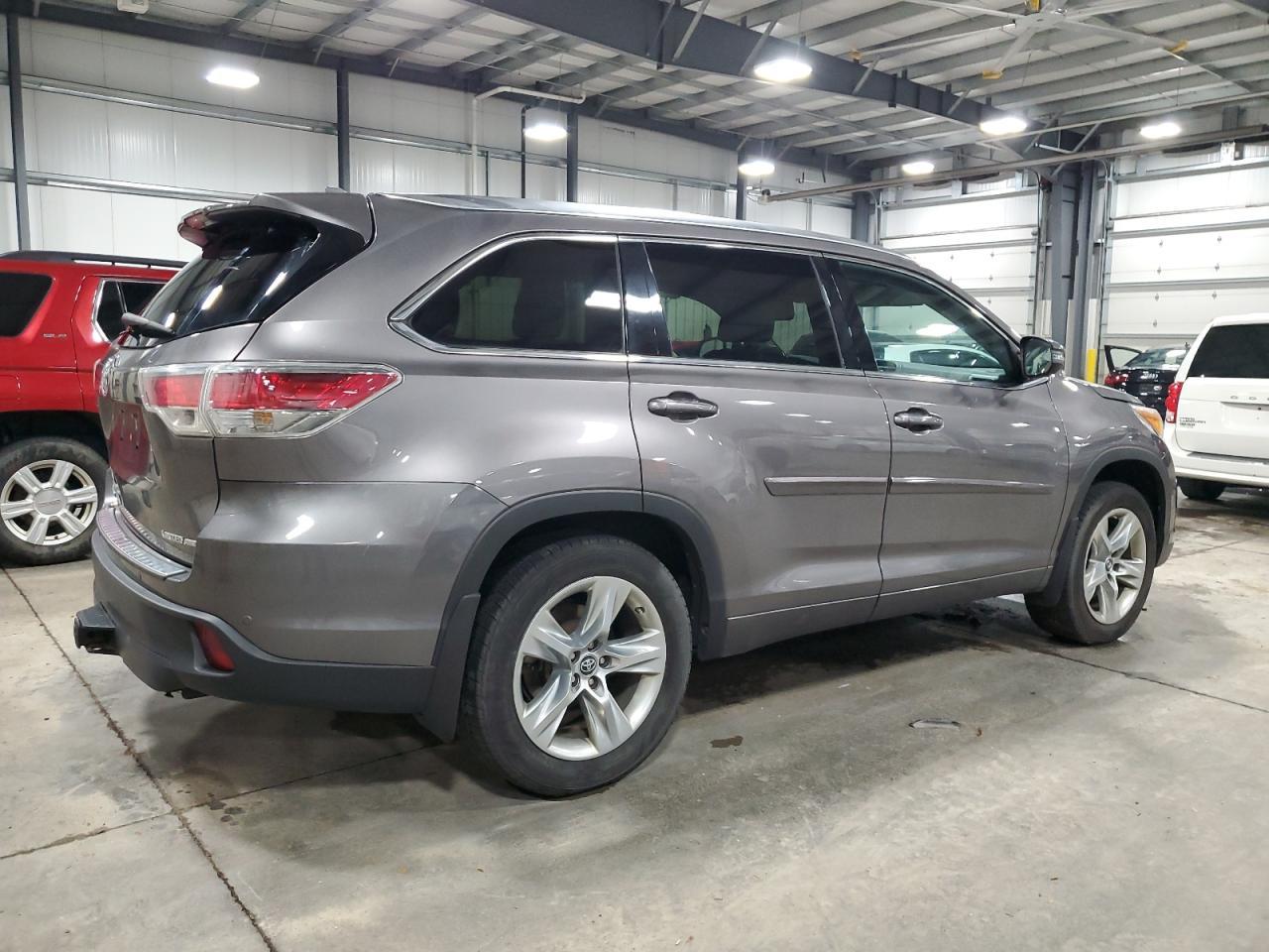 2016 TOYOTA HIGHLANDER