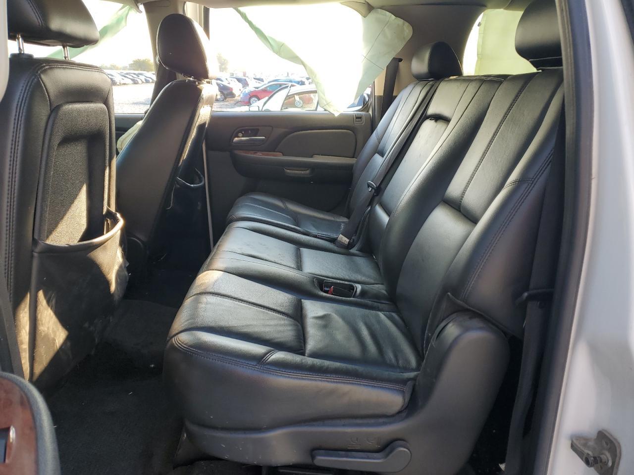 2010 CHEVROLET Suburban