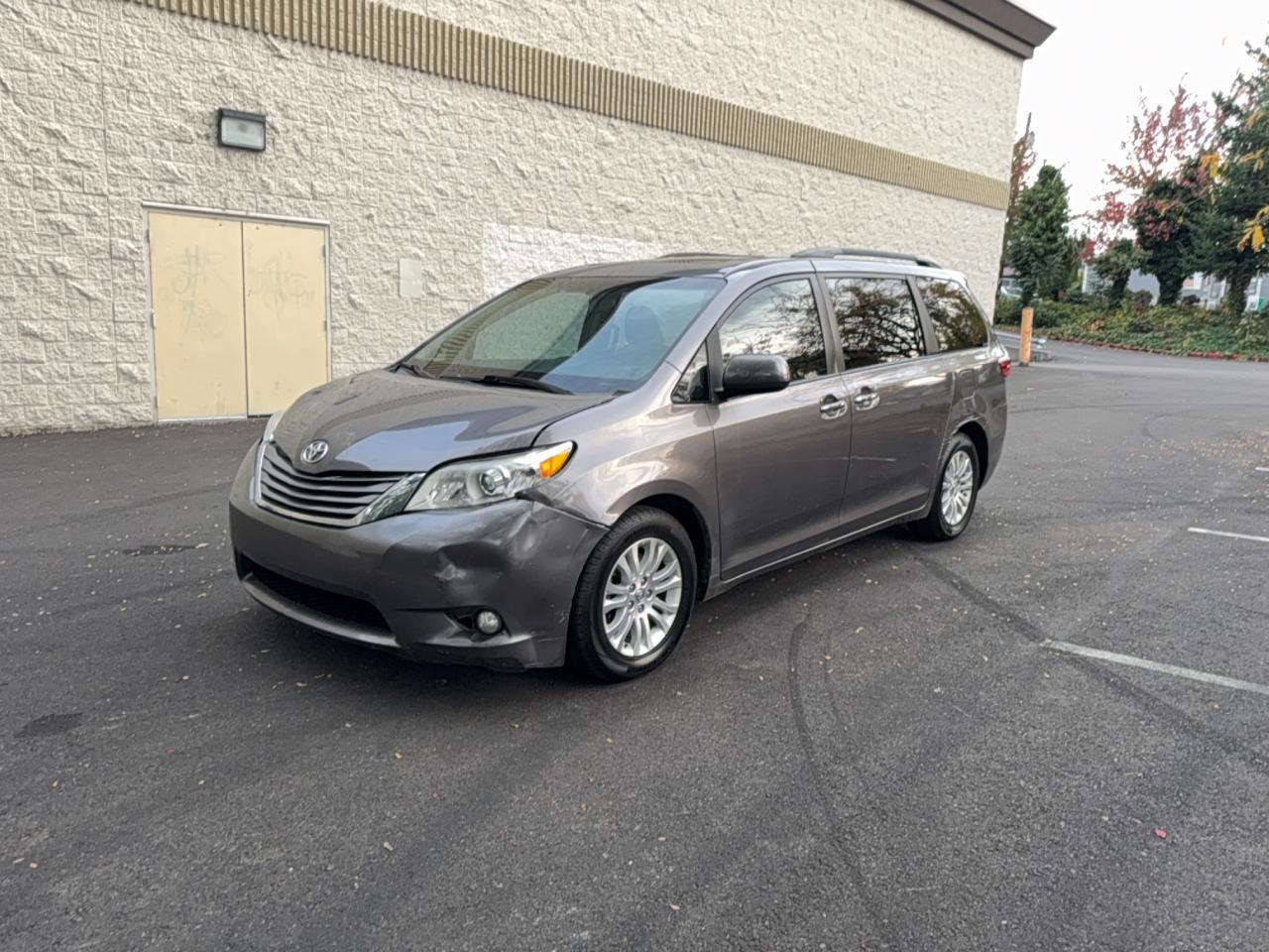 2016 TOYOTA SIENNA