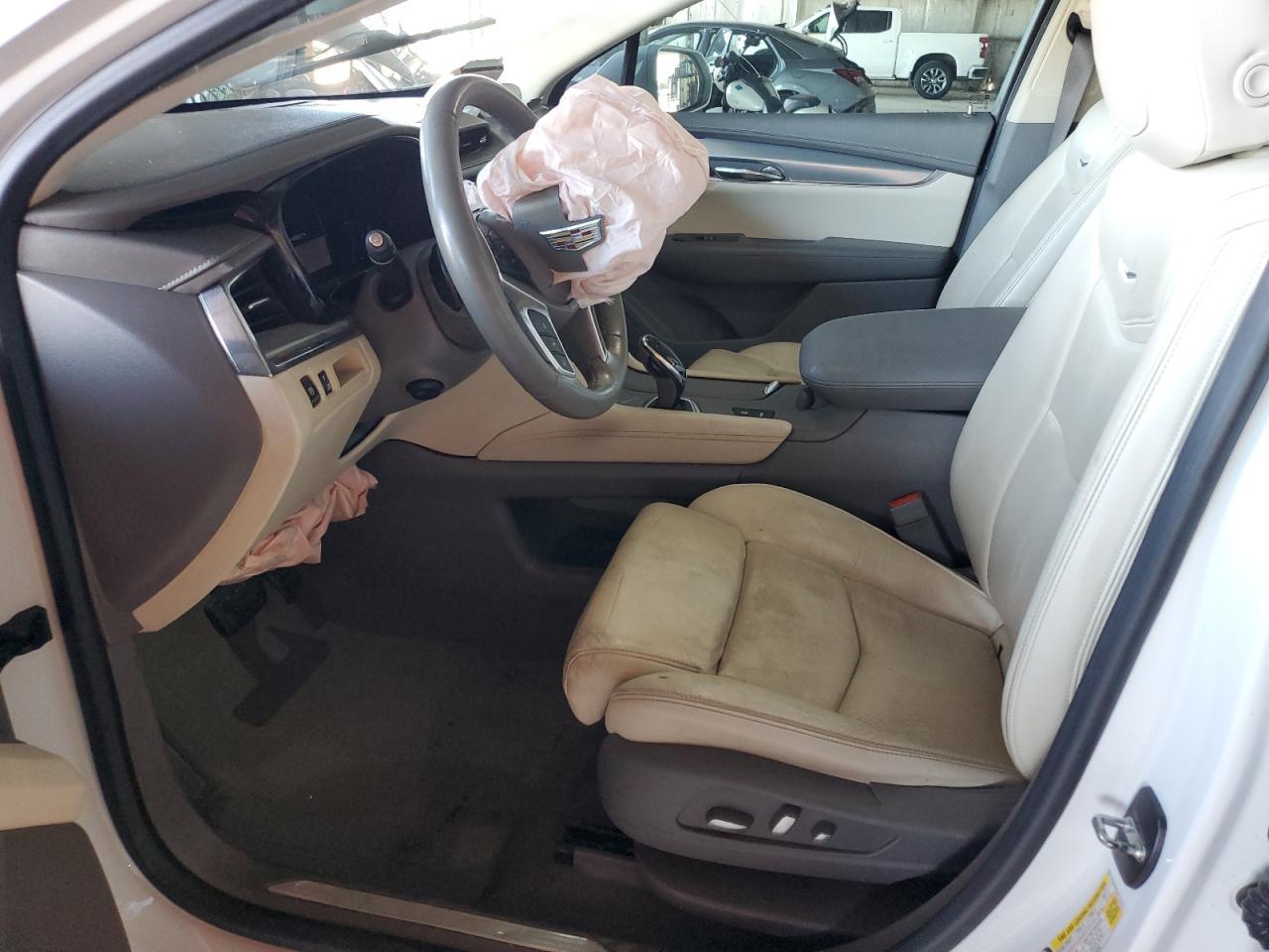 2017 CADILLAC XT5