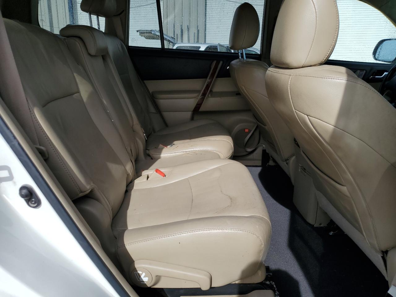 2011 TOYOTA HIGHLANDER