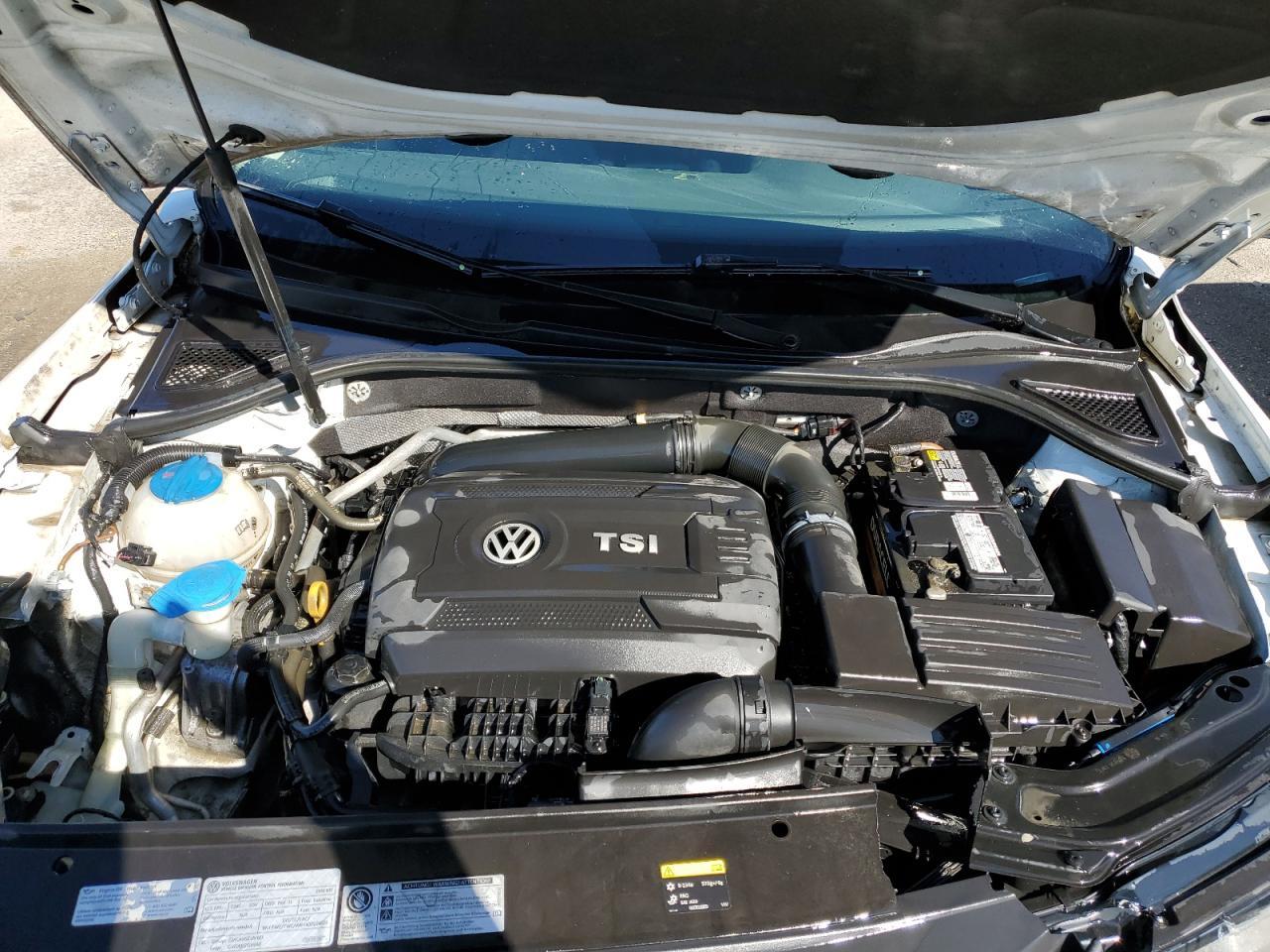2016 VOLKSWAGEN Passat
