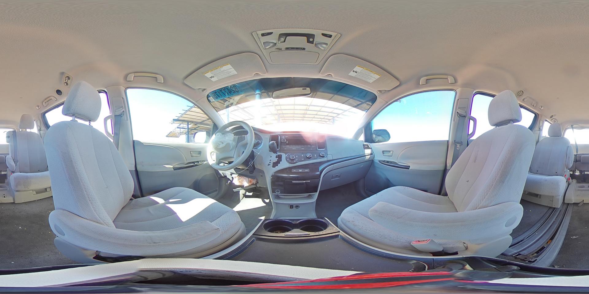 2011 TOYOTA SIENNA