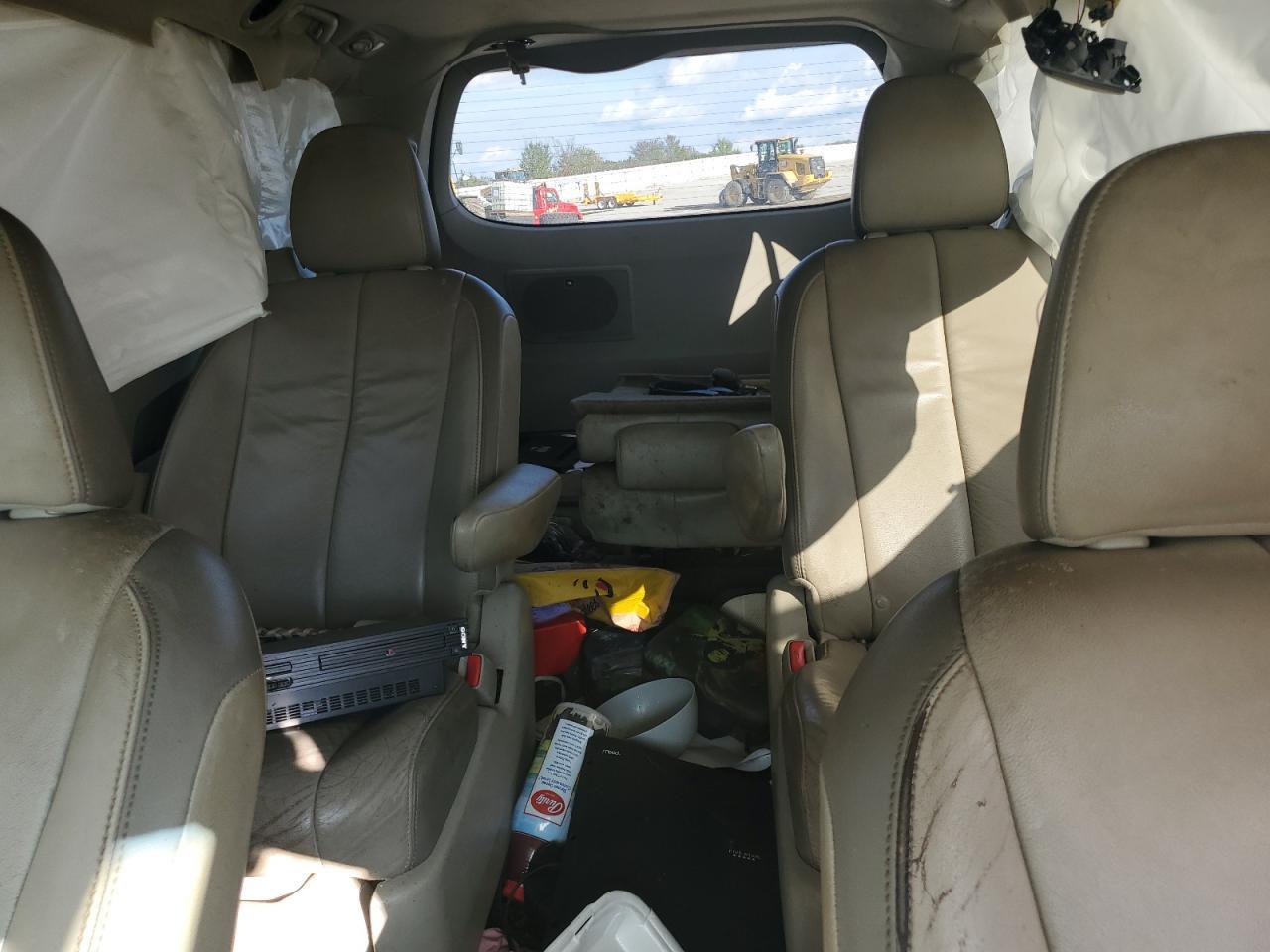 2014 TOYOTA SIENNA