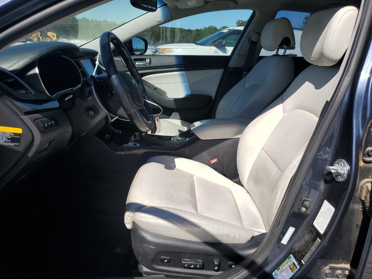 2014 KIA Cadenza