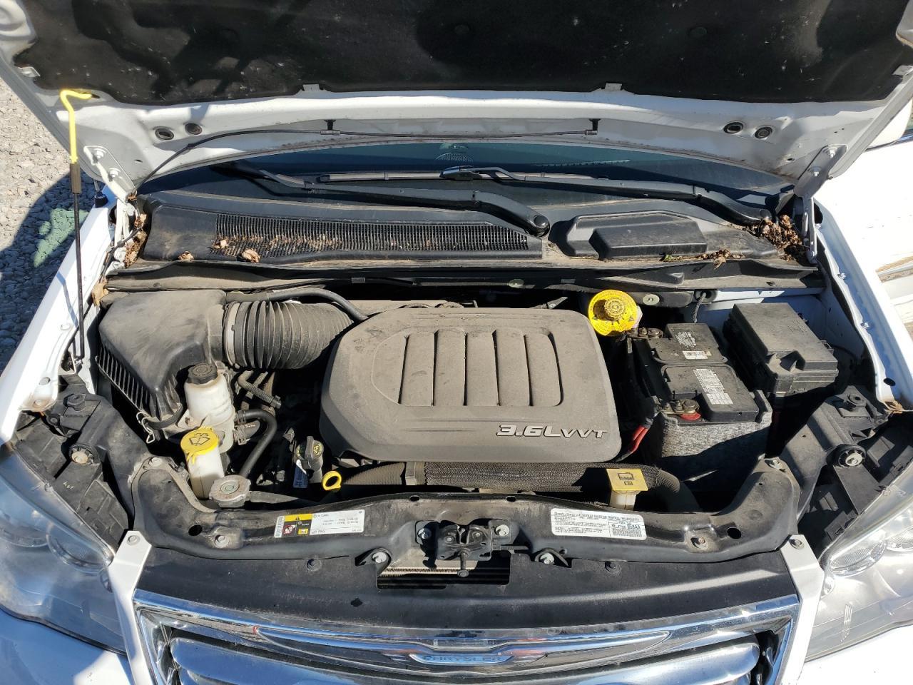 2014 CHRYSLER Town & Country