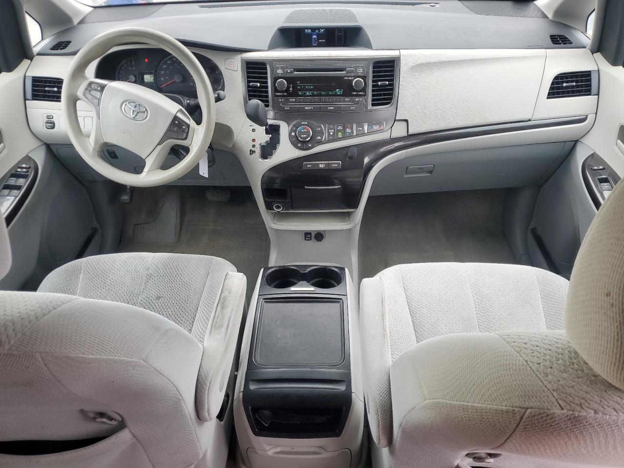 2014 TOYOTA SIENNA