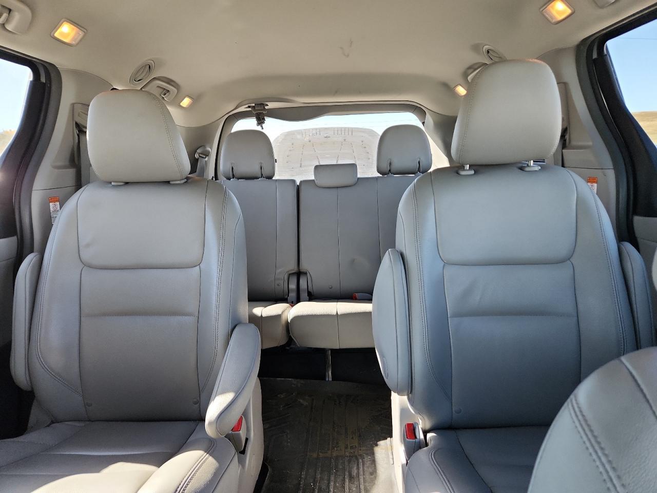 2015 TOYOTA SIENNA