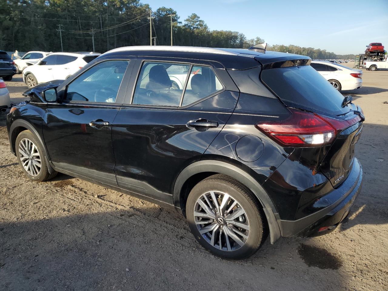 2024 NISSAN KICKS