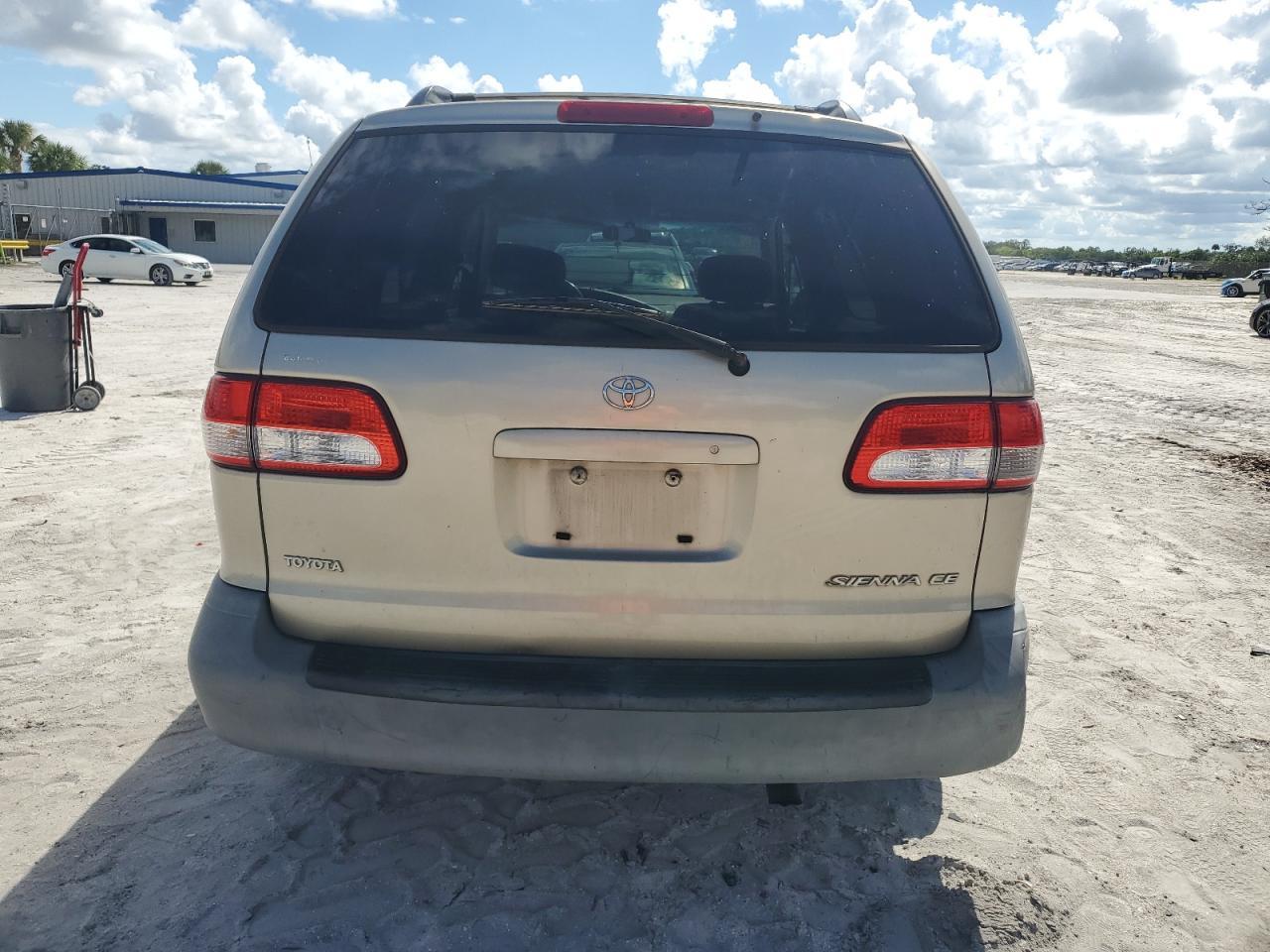 2003 TOYOTA SIENNA