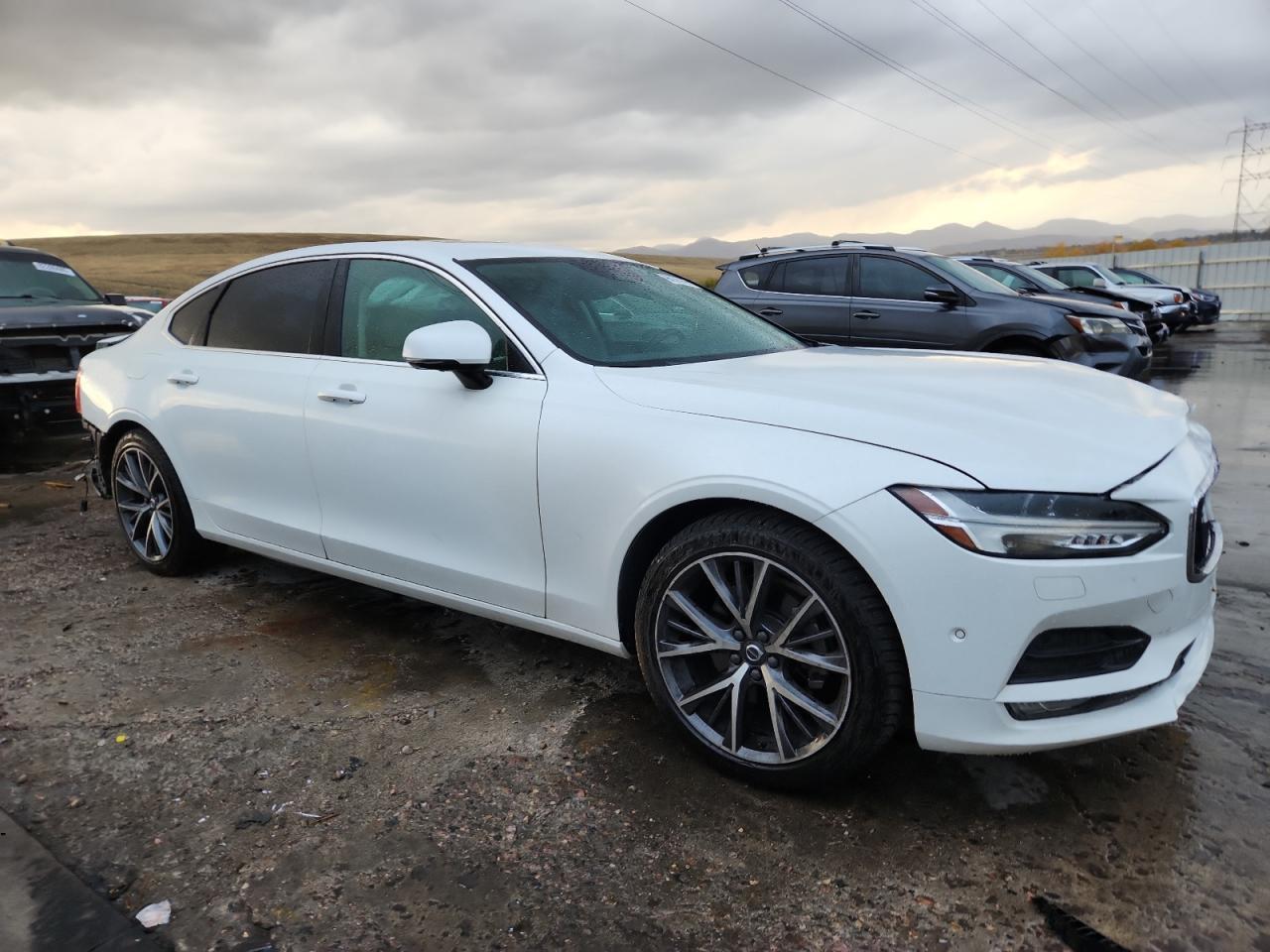 2018 VOLVO S90