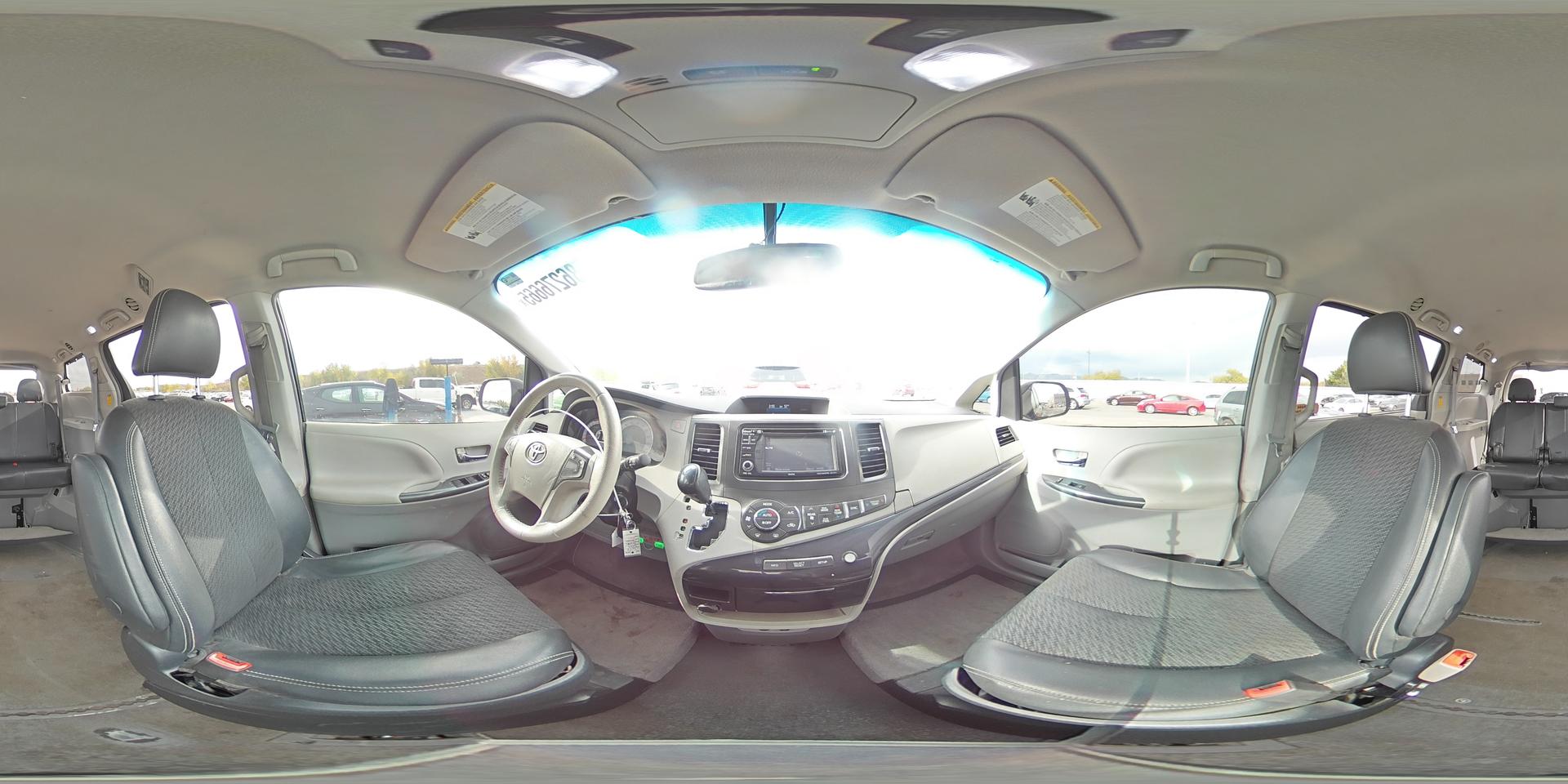 2014 TOYOTA SIENNA