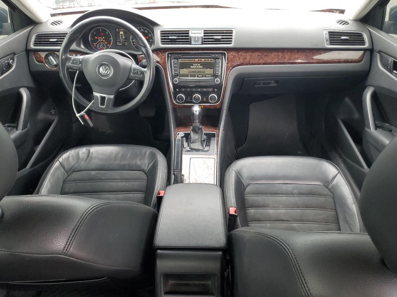 2012 VOLKSWAGEN Passat