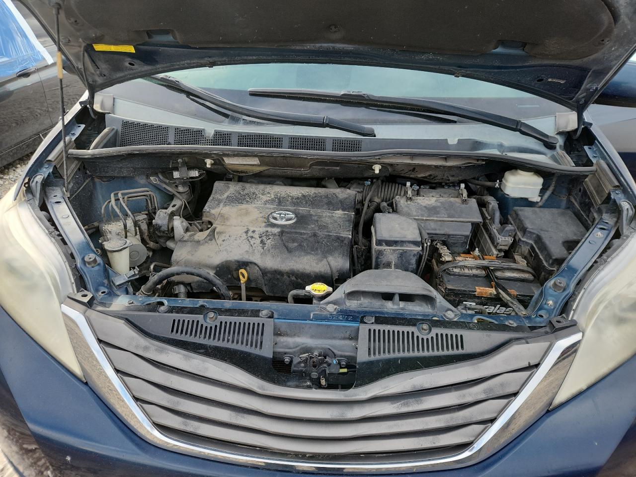 2011 TOYOTA SIENNA