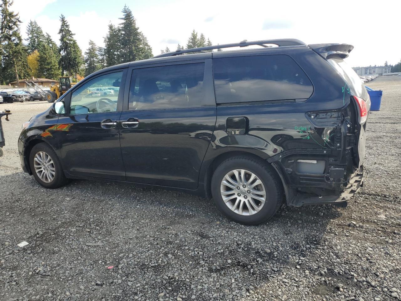 2014 TOYOTA SIENNA
