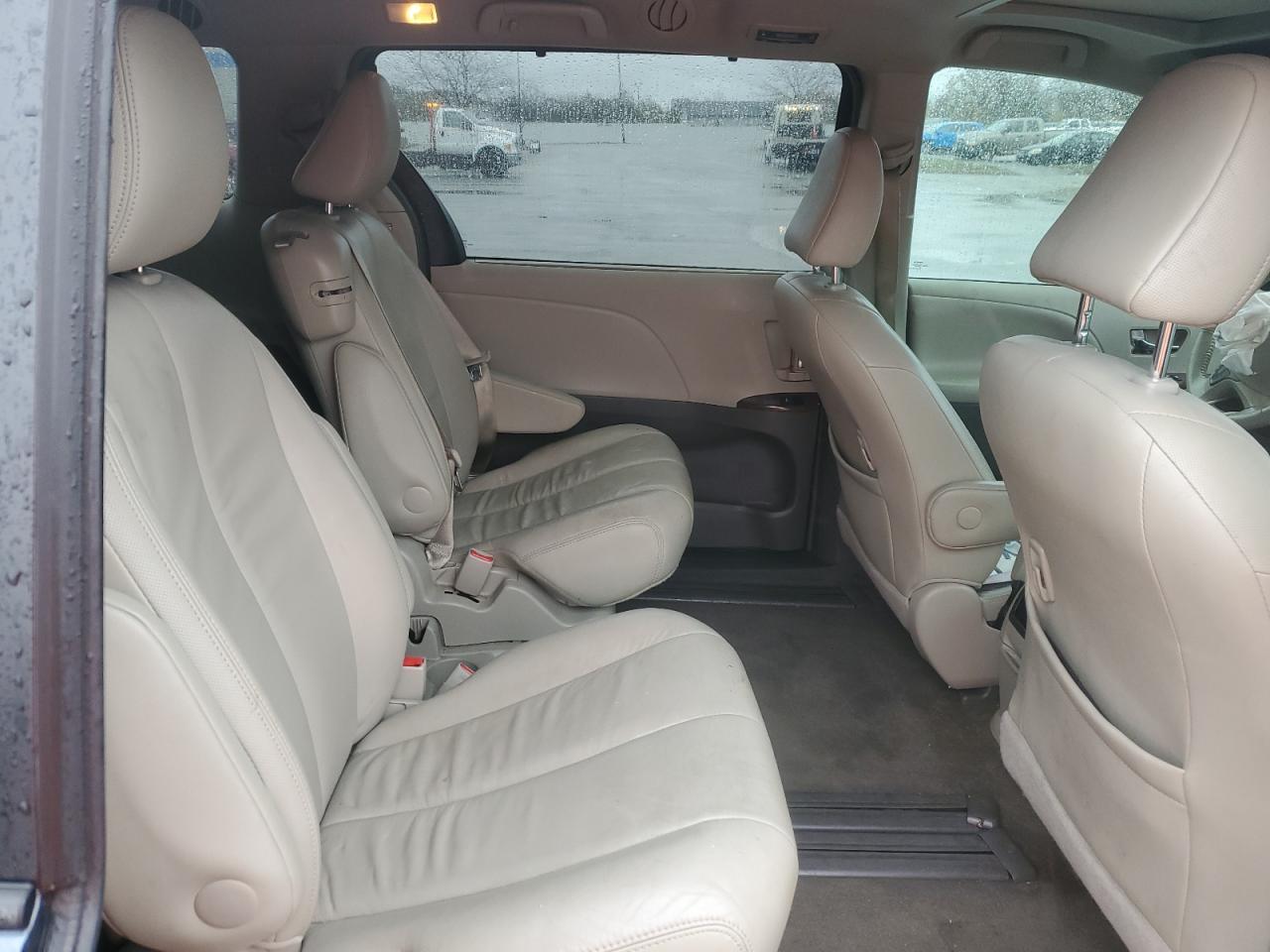 2013 TOYOTA SIENNA