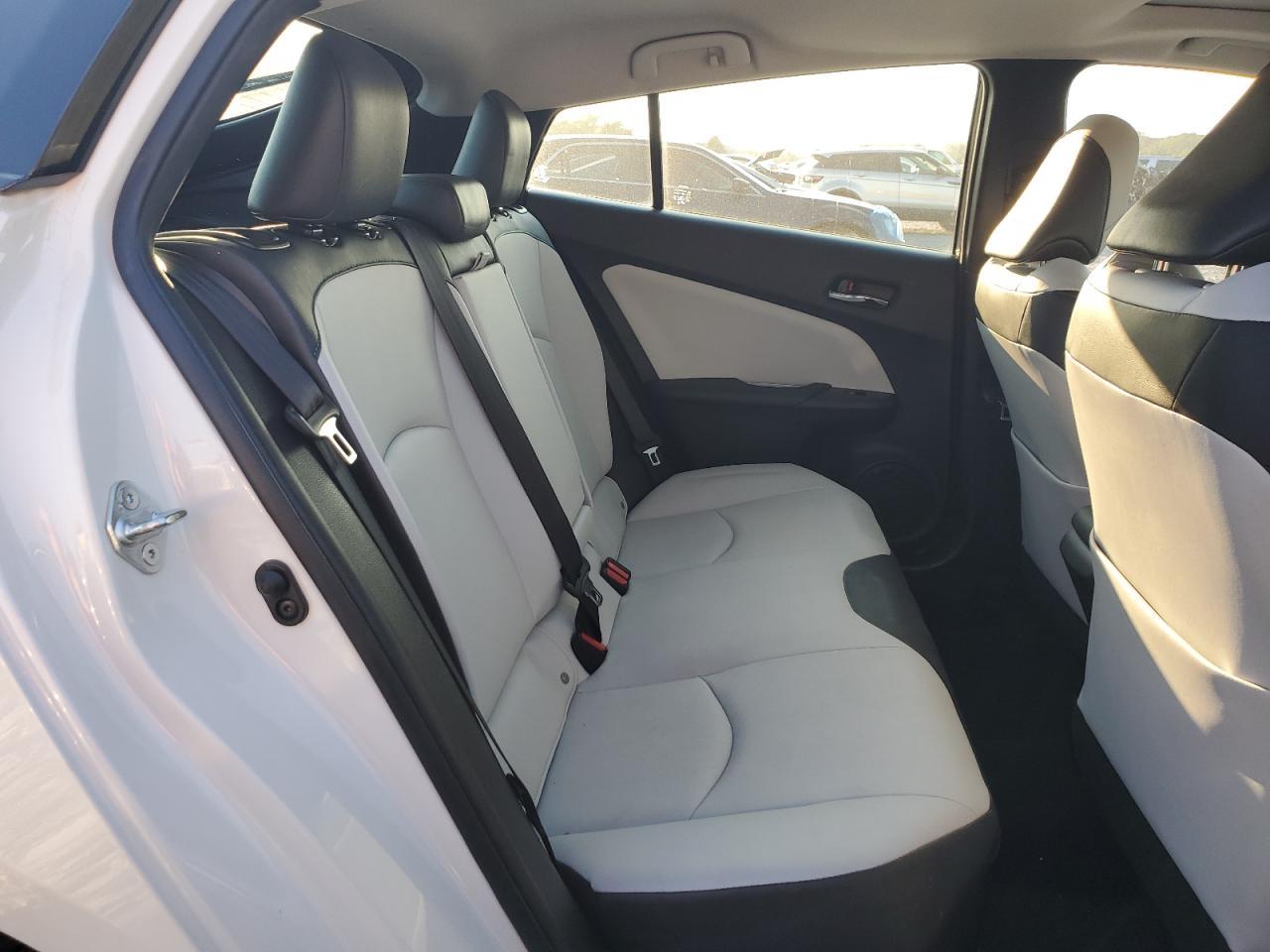 2017 TOYOTA PRIUS